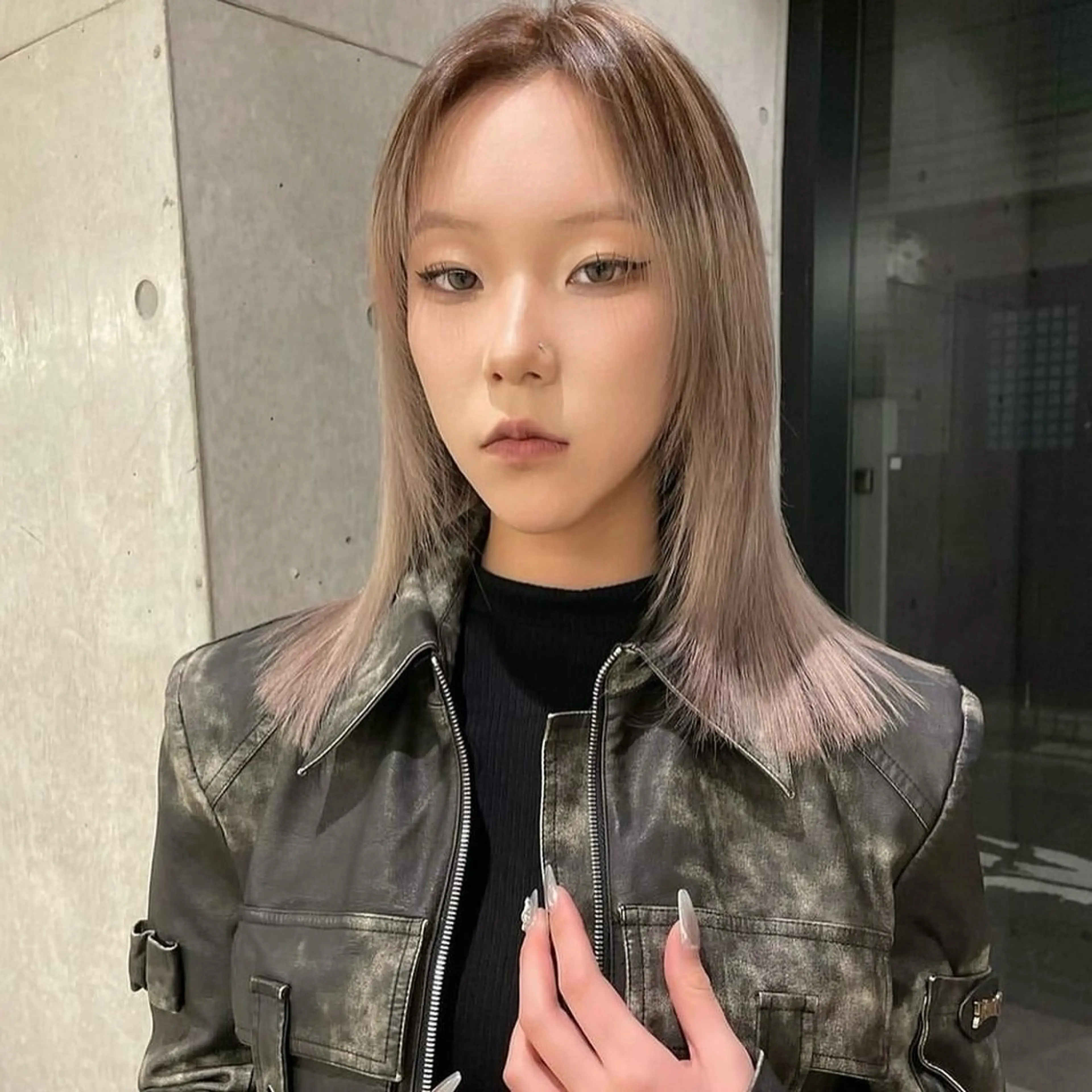 セミロング カラー ヘアアレンジ ブリーチ デザインカラー 卒業式のヘアスタイル カット ヘアカラー トリートメント Mizobe misakiのヘアスタイル