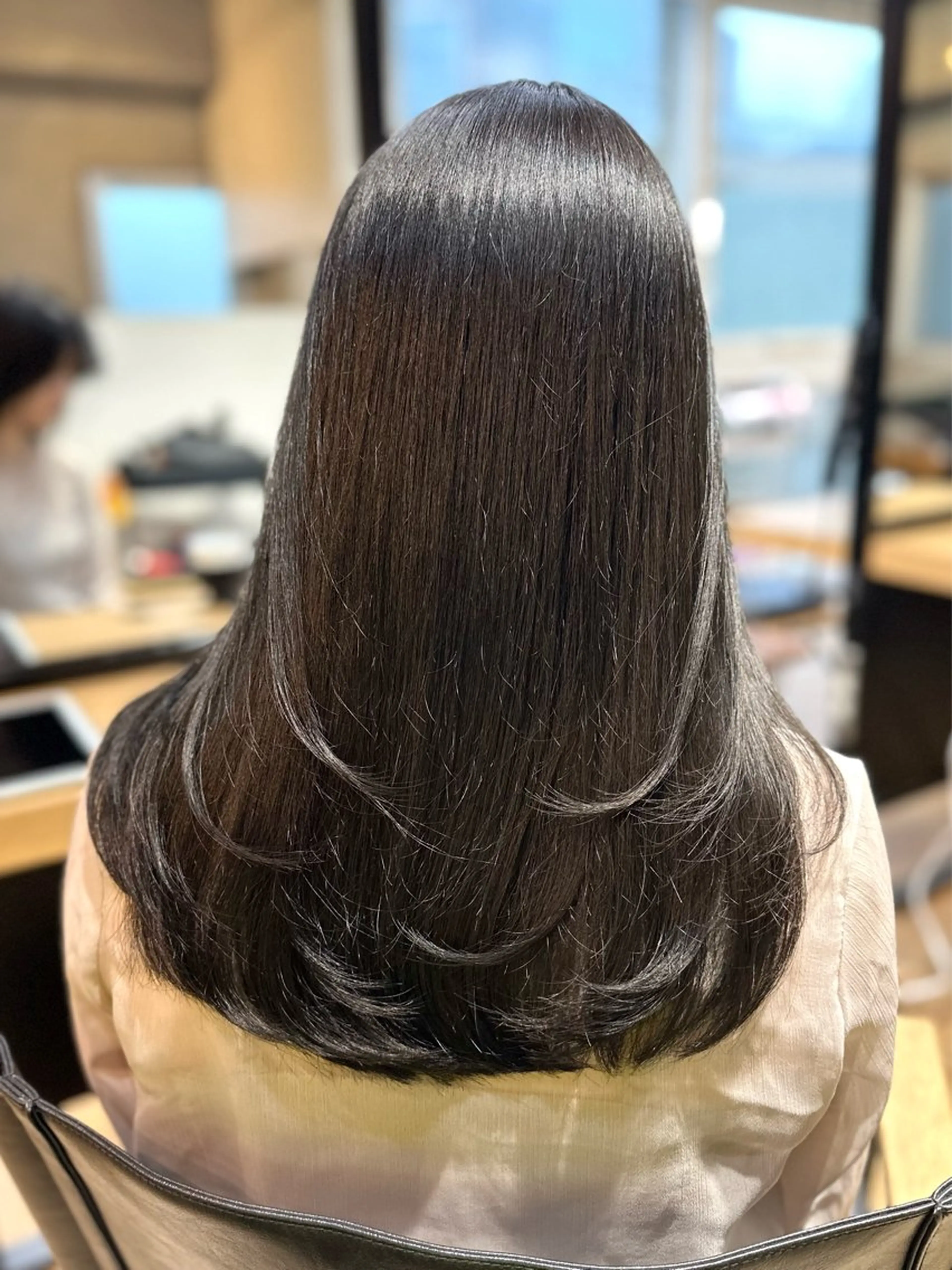 ロング カラー アディクシーカラー ブリーチ ケアブリーチ ダブルカラー イヤリングカラー DAIKIベージュ 🍂レイヤーカットのヘアスタイル
