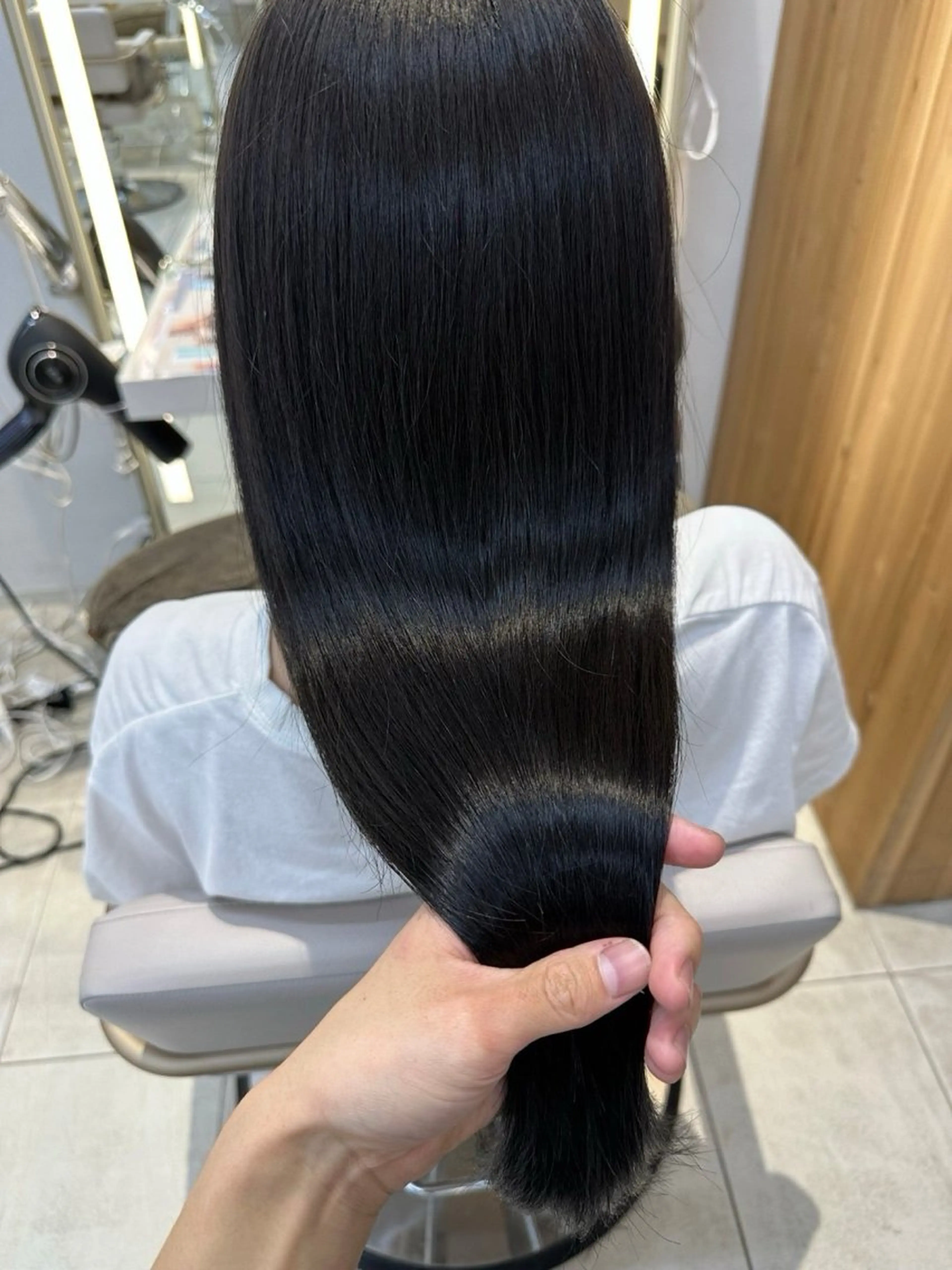 セミロング ヘアカラー 𝐑𝐞𝐨/透明感 𝐜𝐨𝐥𝐨𝐫のヘアスタイル