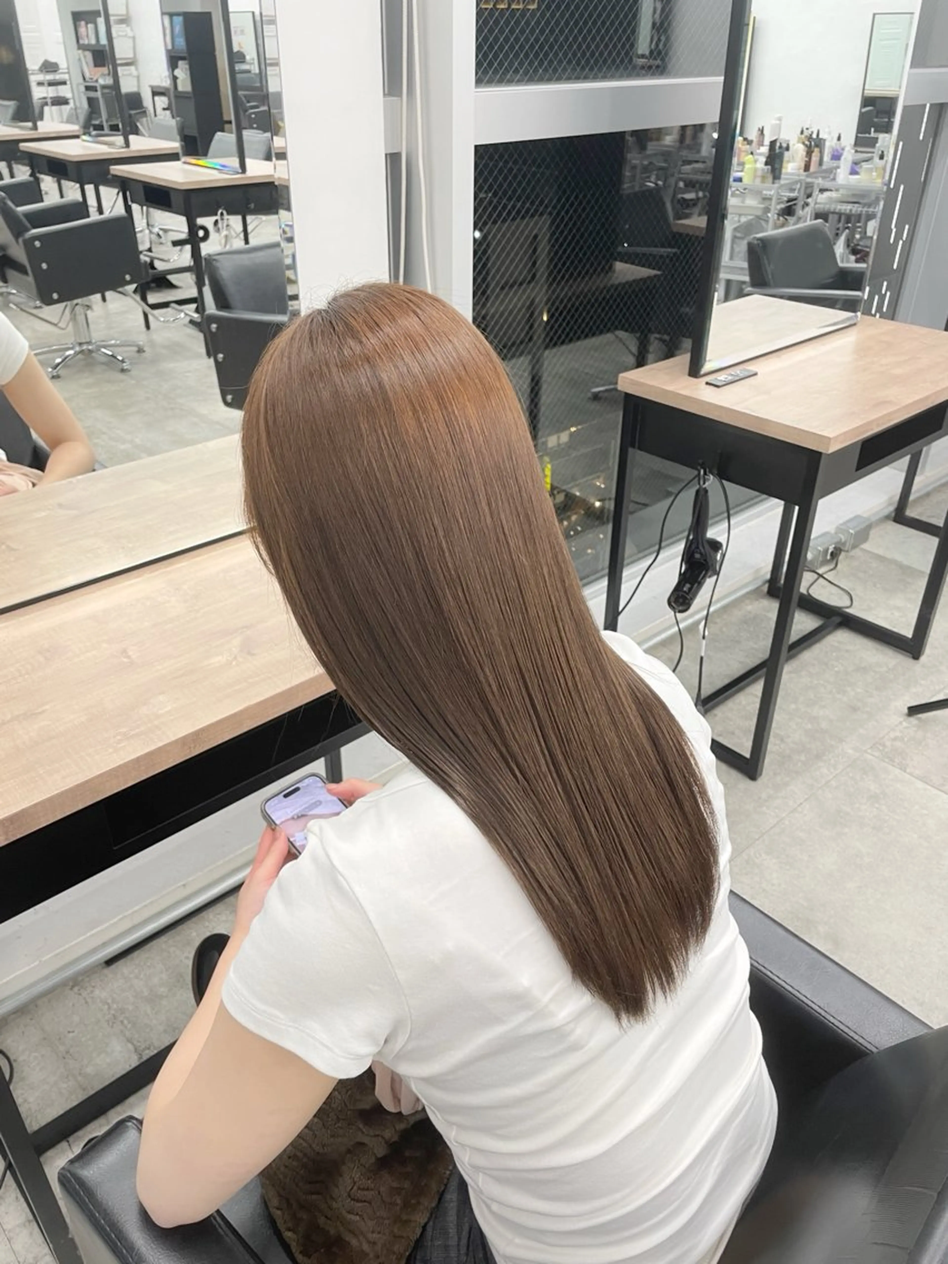 セミロング カラー 艶髪/トリートメント ⭐️KIRARI⭐️のヘアスタイル