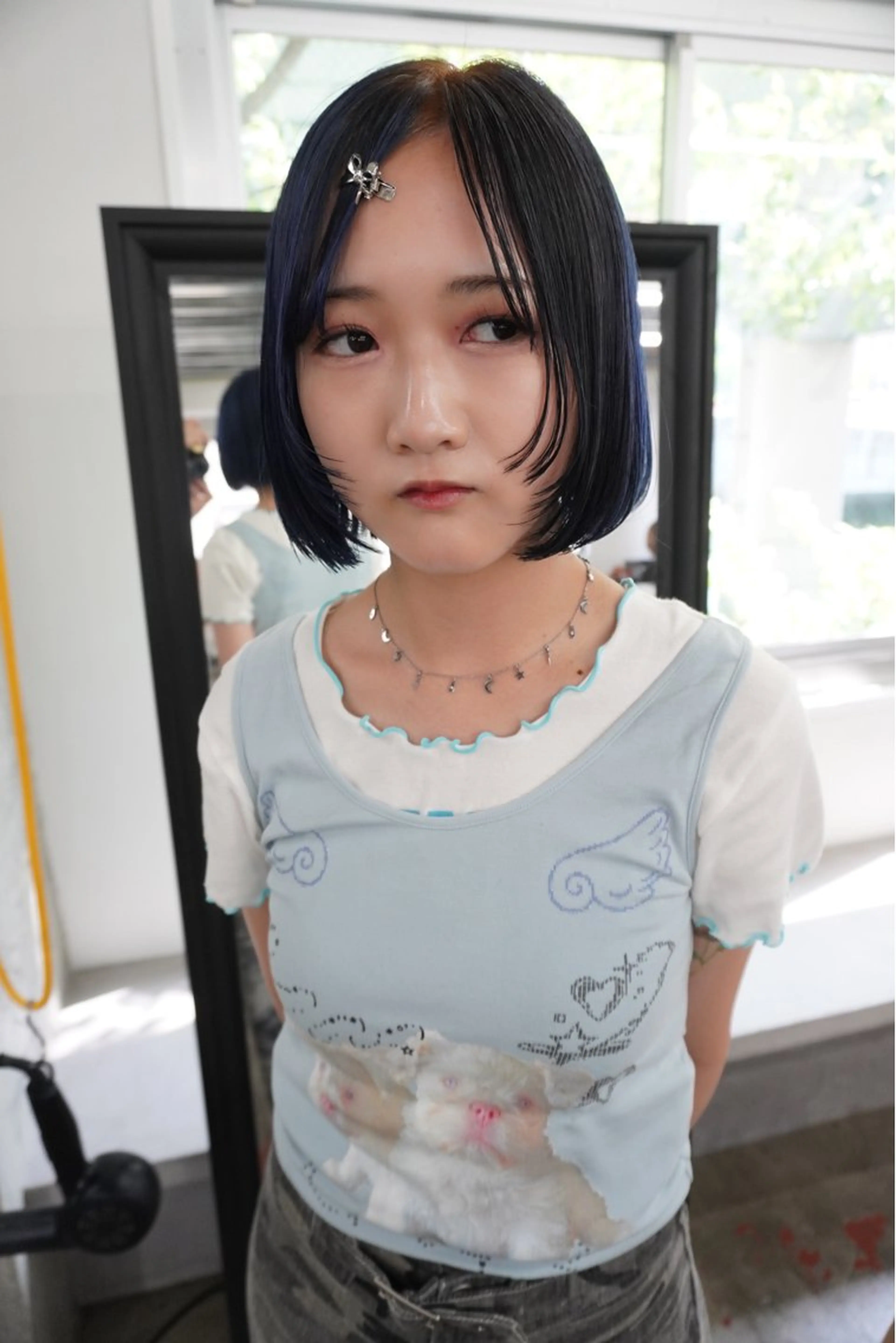 ショート カラー パーマ ヘアアレンジ ブルーカラー ダークグレー ネイビーカラー デザインカラー/ボブ ブリーチカラー/ユリのヘアスタイル