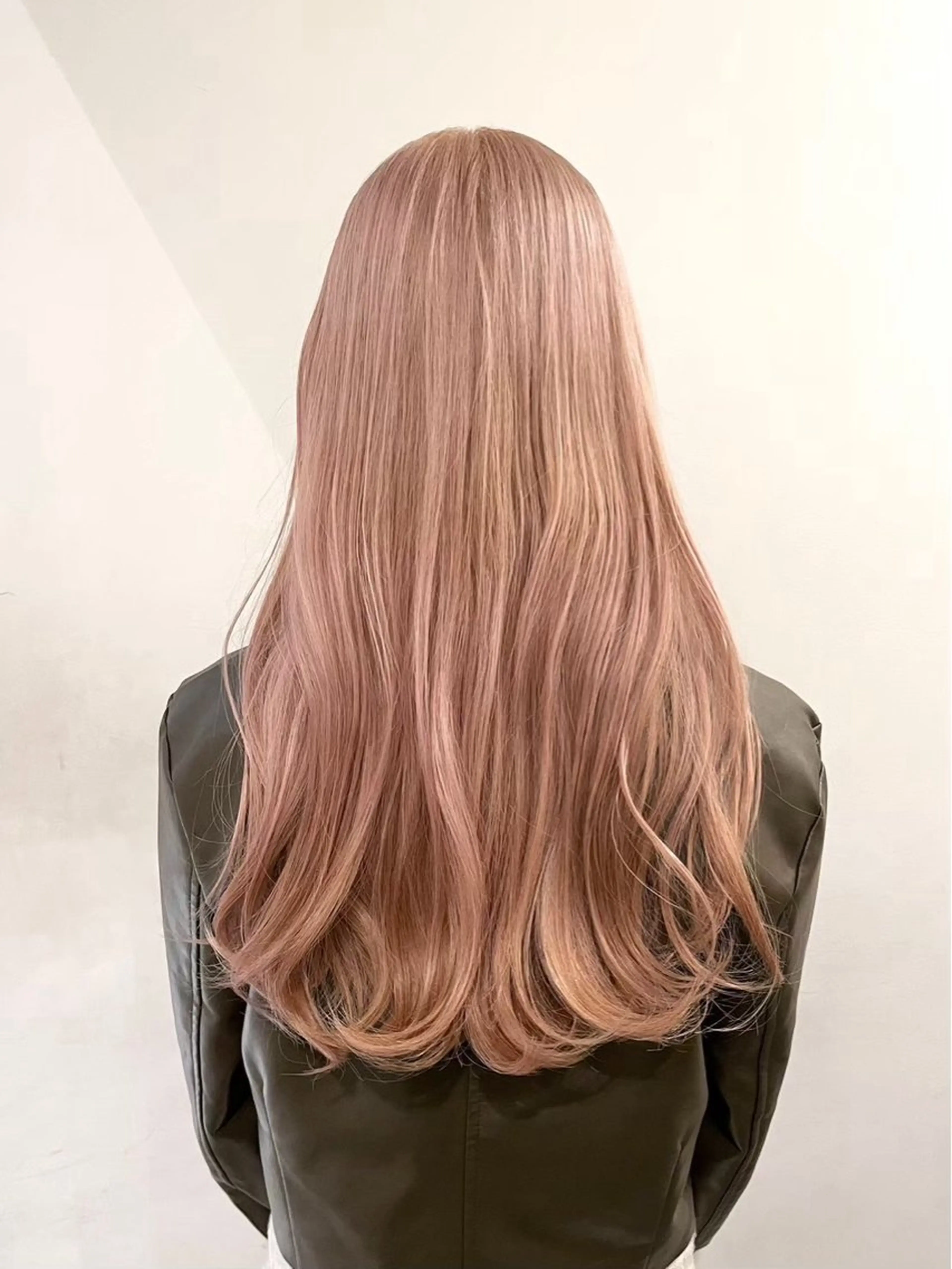 ロング あゆり /ハイトーンカラーのヘアスタイル
