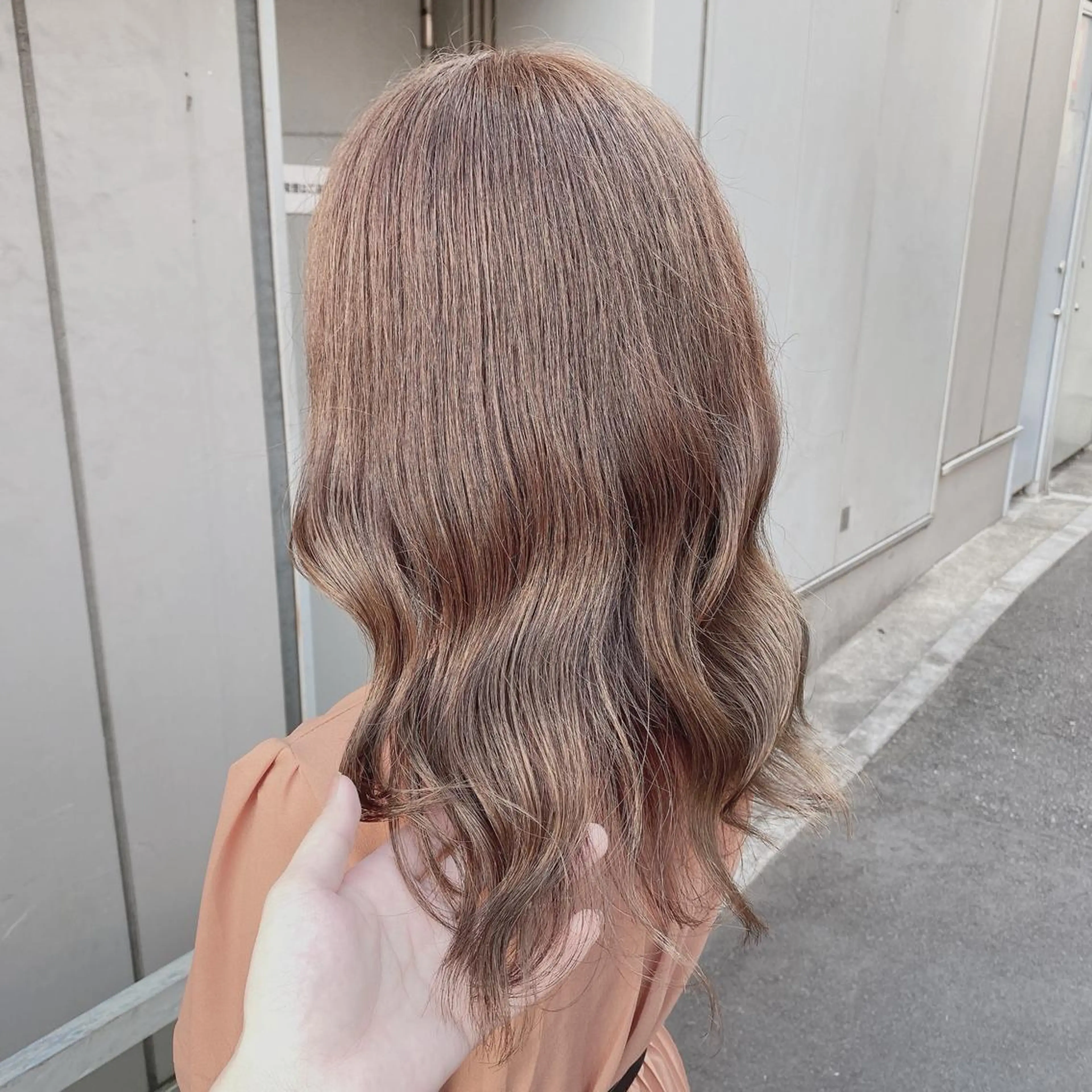 ロング カラー ベージュカラー ブリーチ ブリーチなしカラー 大人っぽ韓国レディ レイヤー🤍渋谷のヘアスタイル