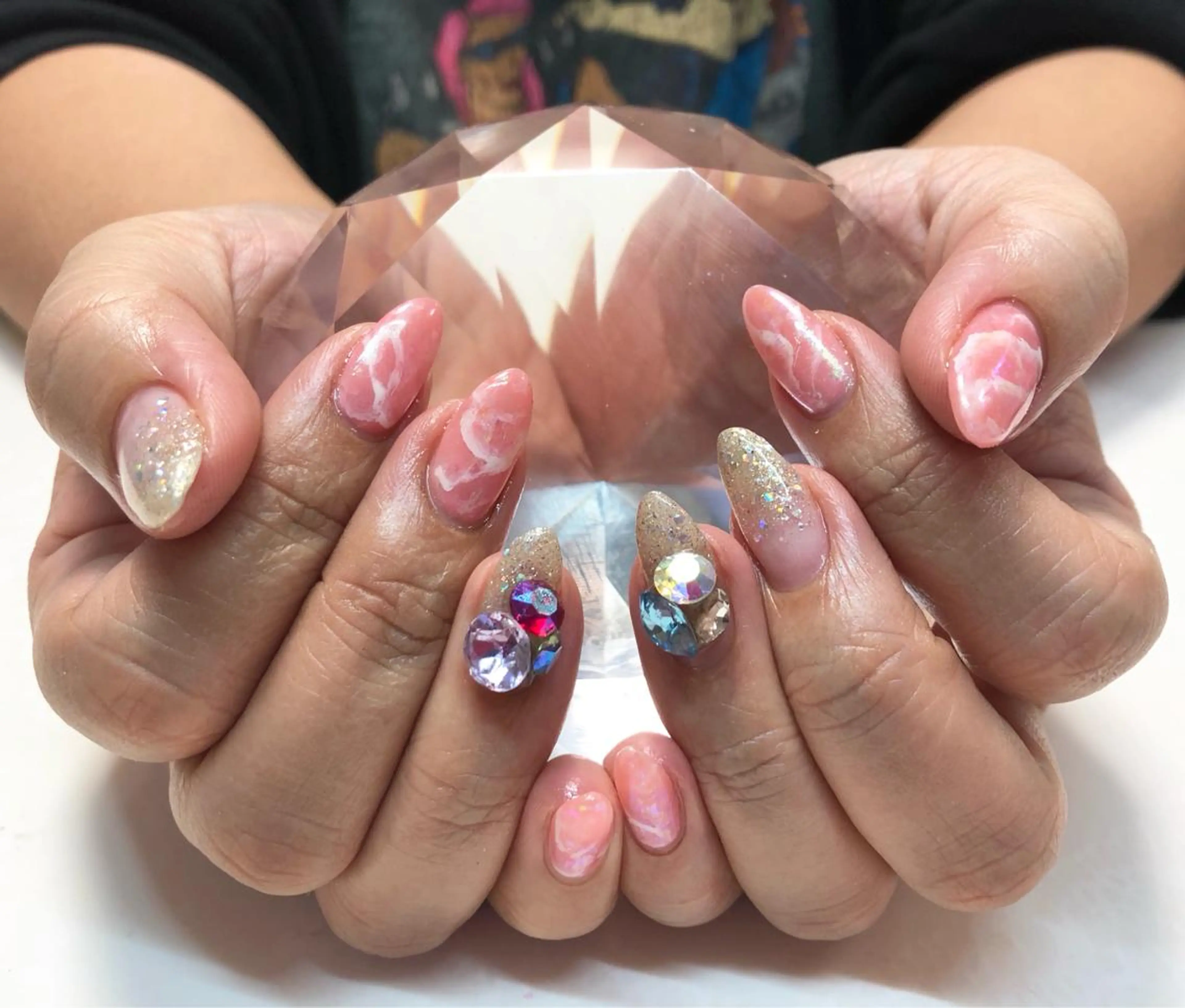 ネイル ストーンネイル 吉村 美咲のネイルデザイン