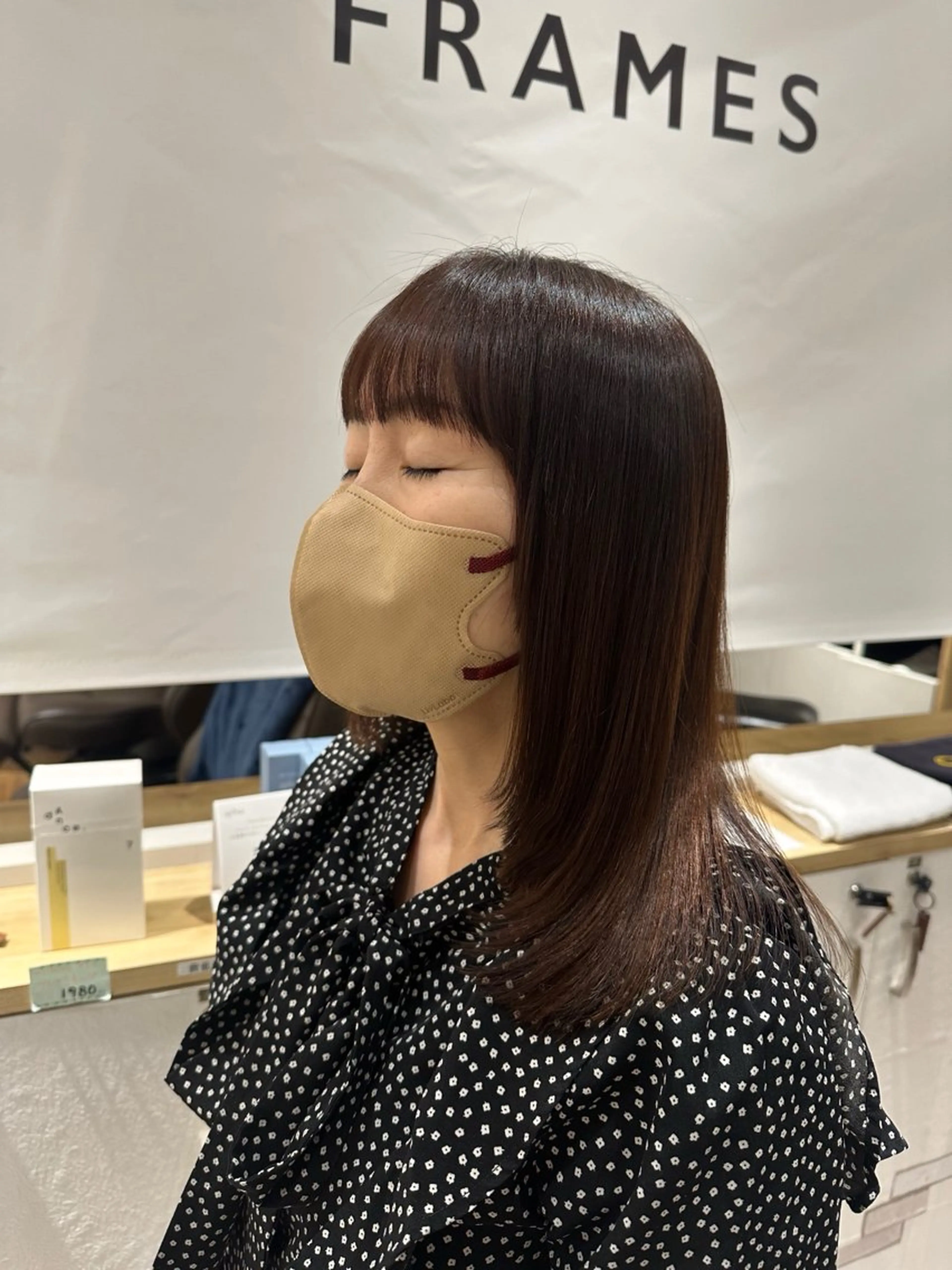 ミディアム レイヤーカット カット 柴崎 悠乃のヘアスタイル