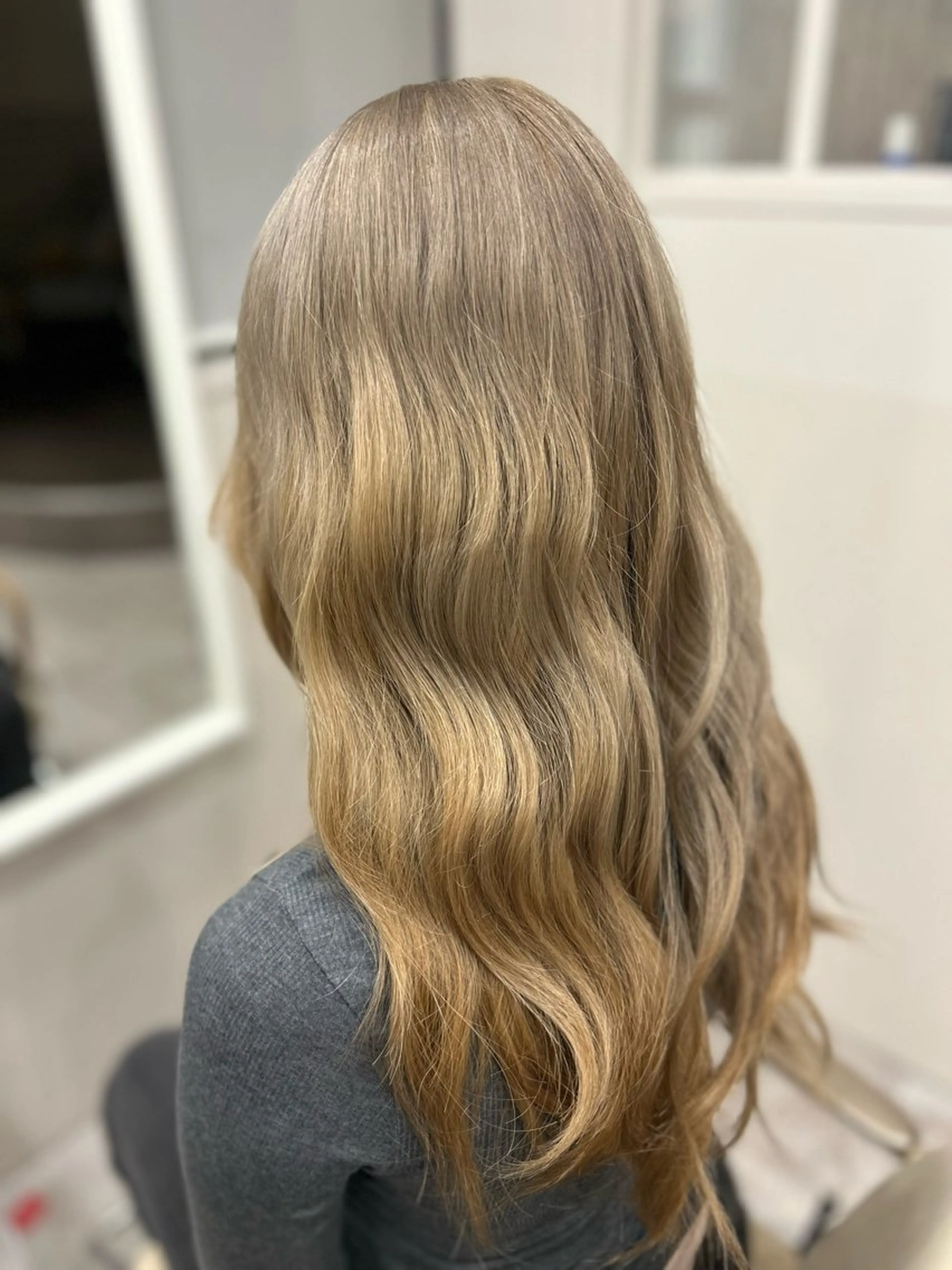 ロング ヘアカラー ULUA ひまりのヘアスタイル