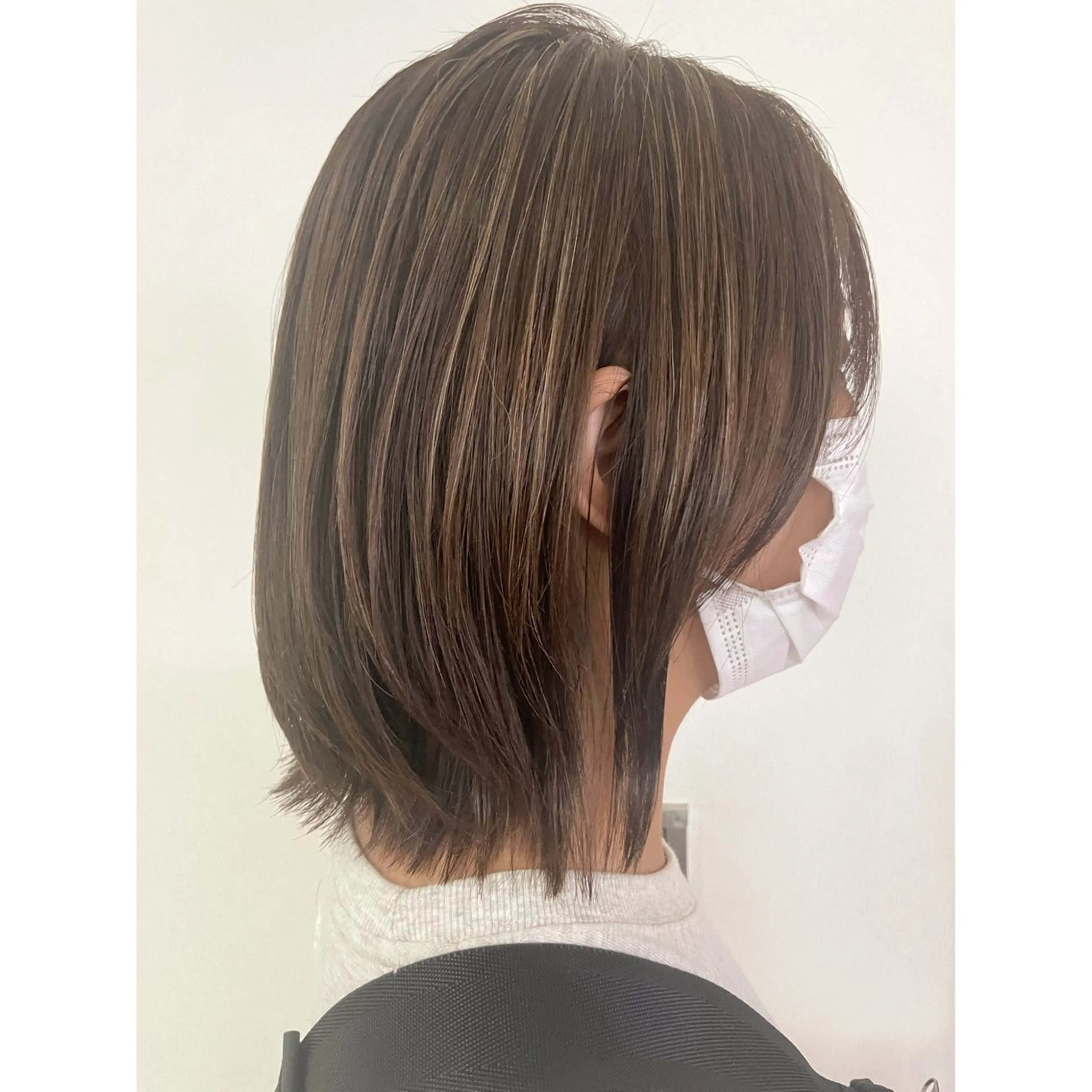 ミディアム カラー ハイライトカラー ハイライト カット ヘアカラー 佐藤 美紅のヘアスタイル