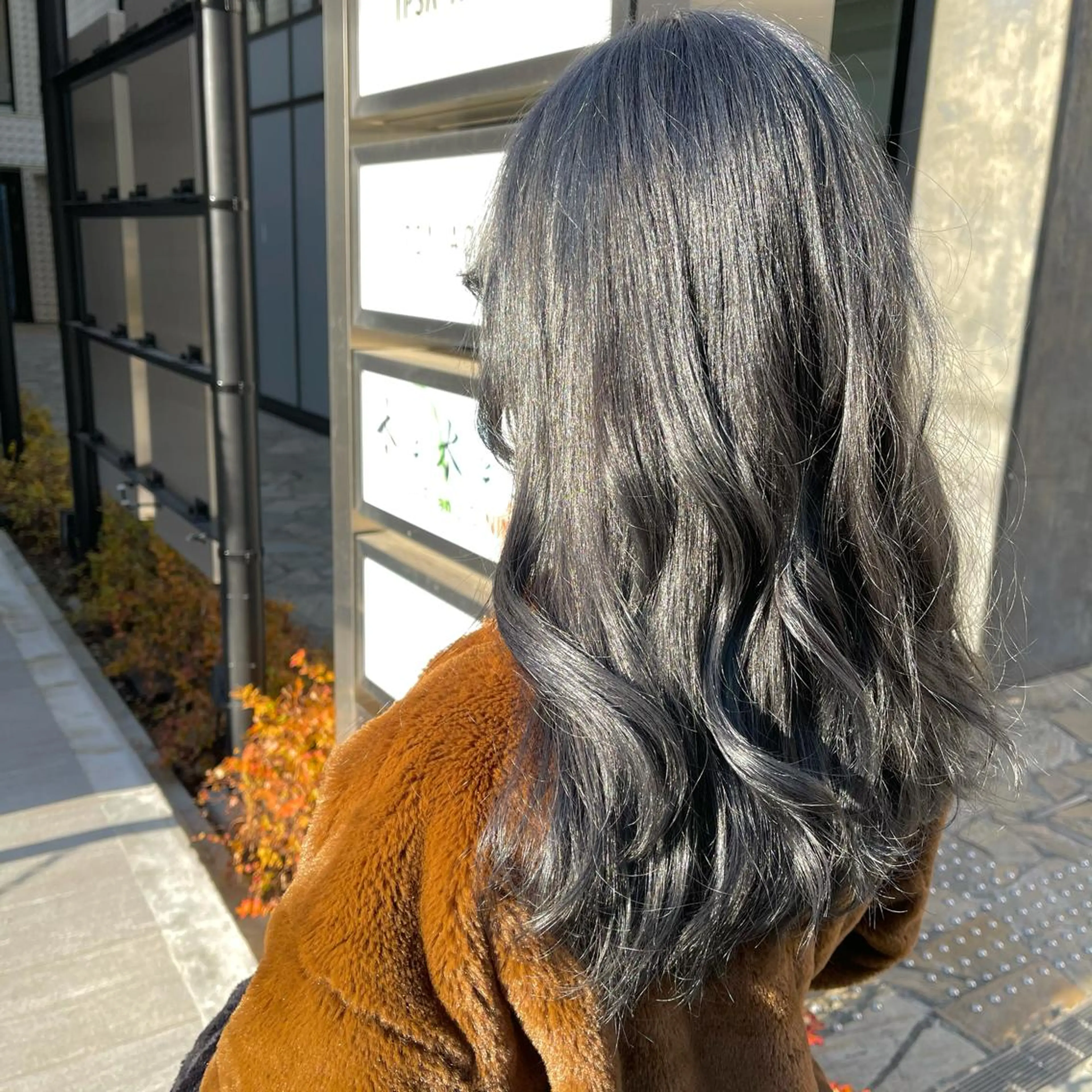 ロング カラー ブリーチ ネイビーカラー シルバー トリートメント 📍葛西りんたろう/ ENVのヘアスタイル