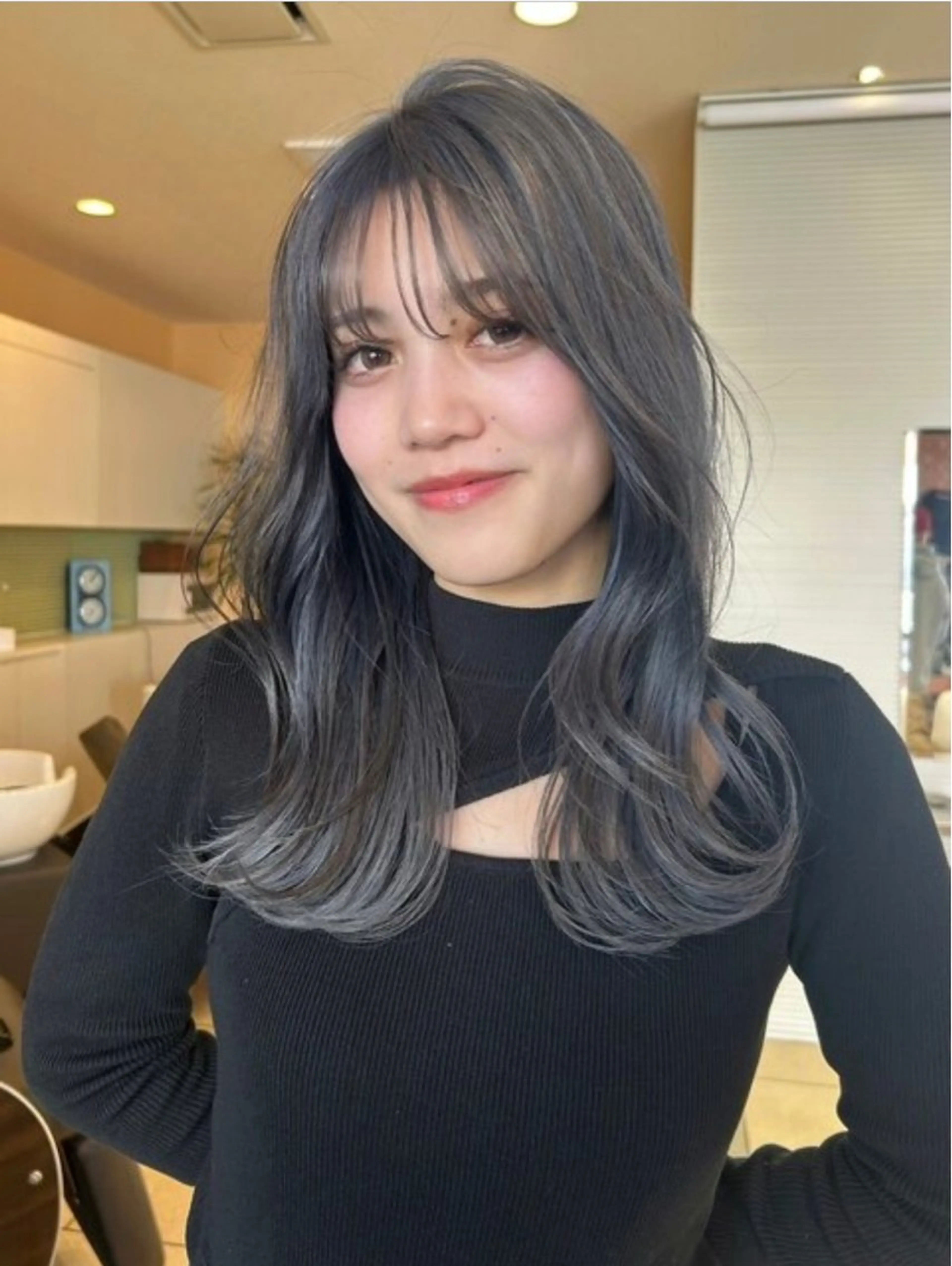 ミディアム カット ヘアカラー トリートメント 似合わせ ｜レイヤー 🪽ayanaのヘアスタイル