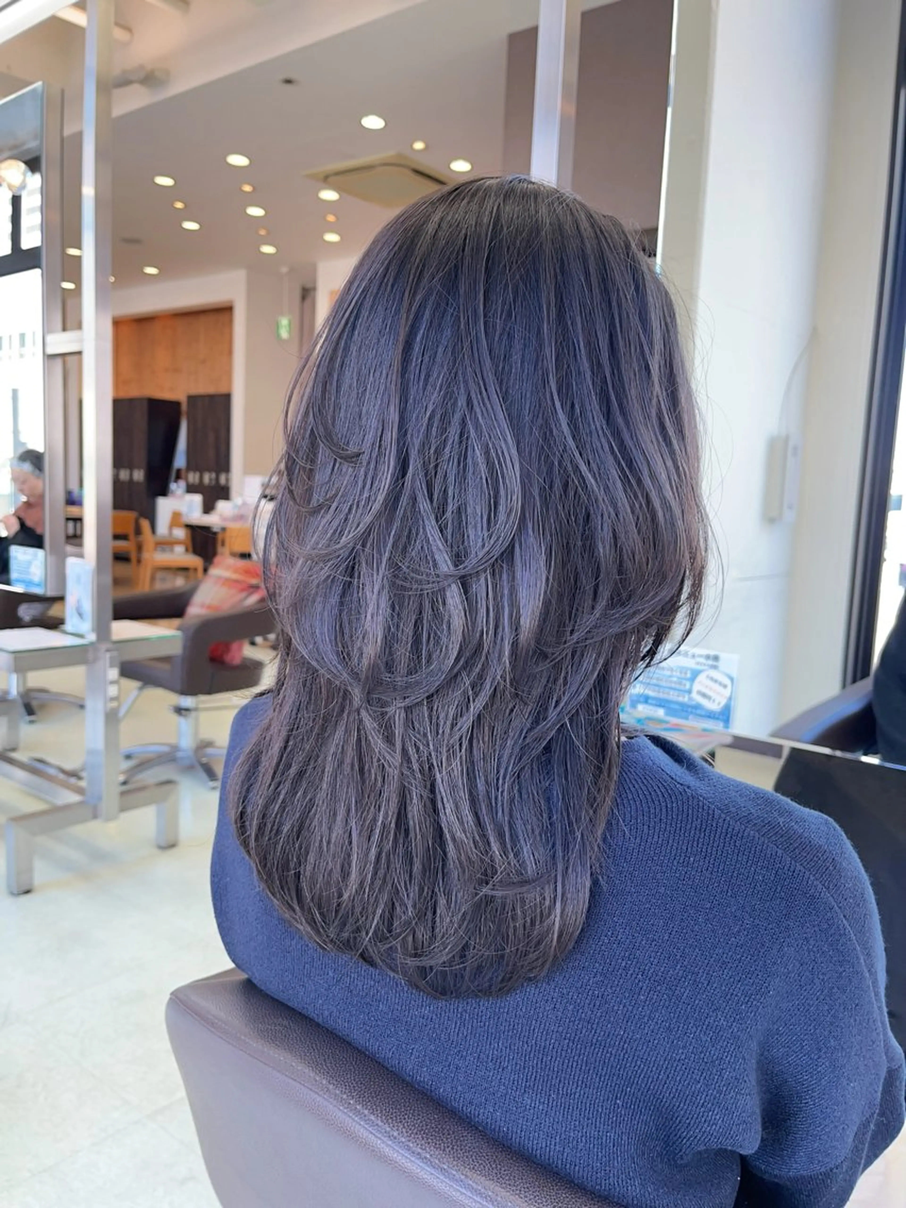 セミロング wil西宮レイヤー 西村徹のヘアスタイル