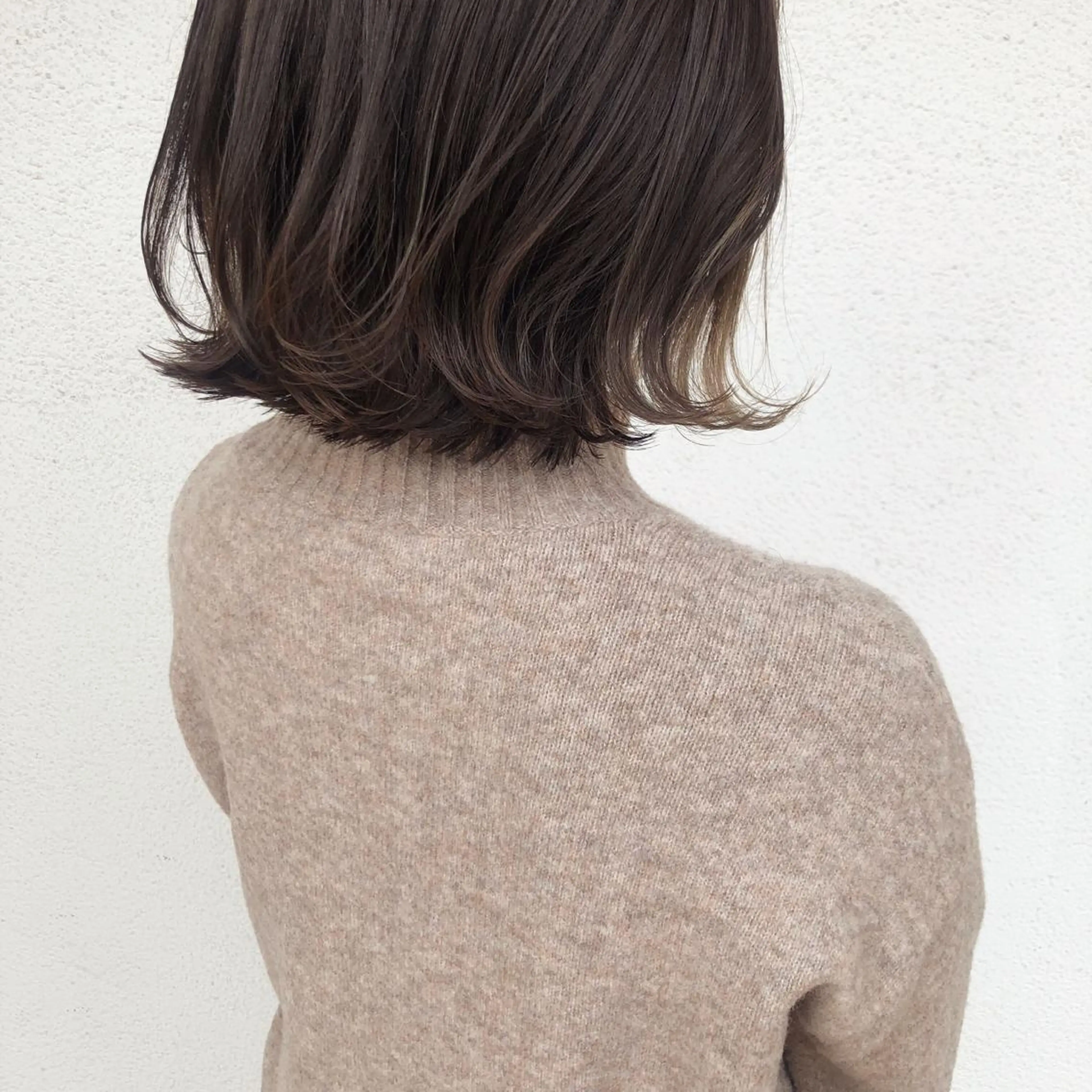 ミディアム カラー ヘアアレンジ ベージュカラー 透明感カラー ボブ 外ハネヘア カット ヘアカラー トリートメント 酸性縮毛矯正🧴韓国 レイヤー/髪質改善のヘアスタイル