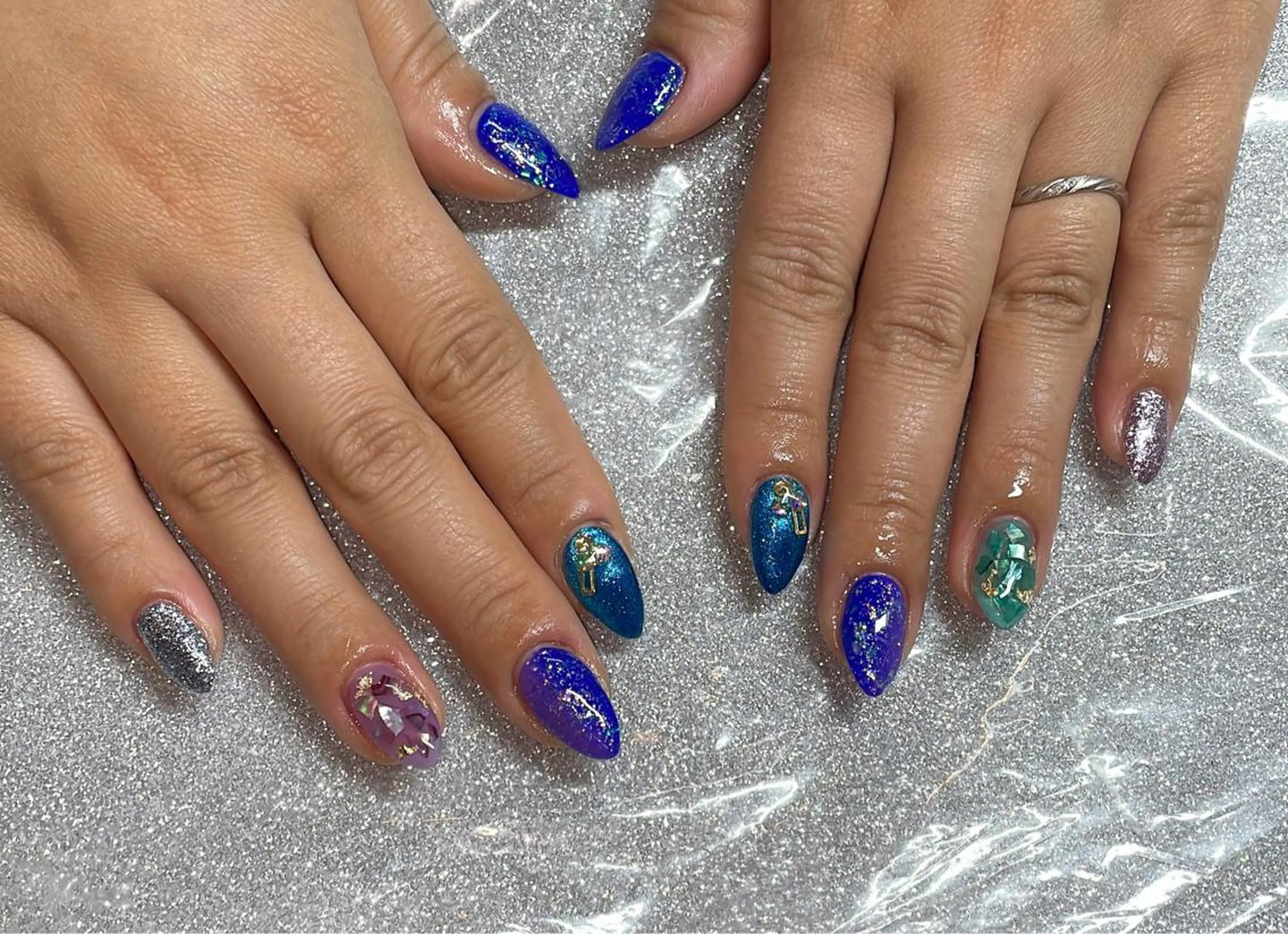 ネイル ハンドネイル VIERU 🌈🎀💖のネイルデザイン