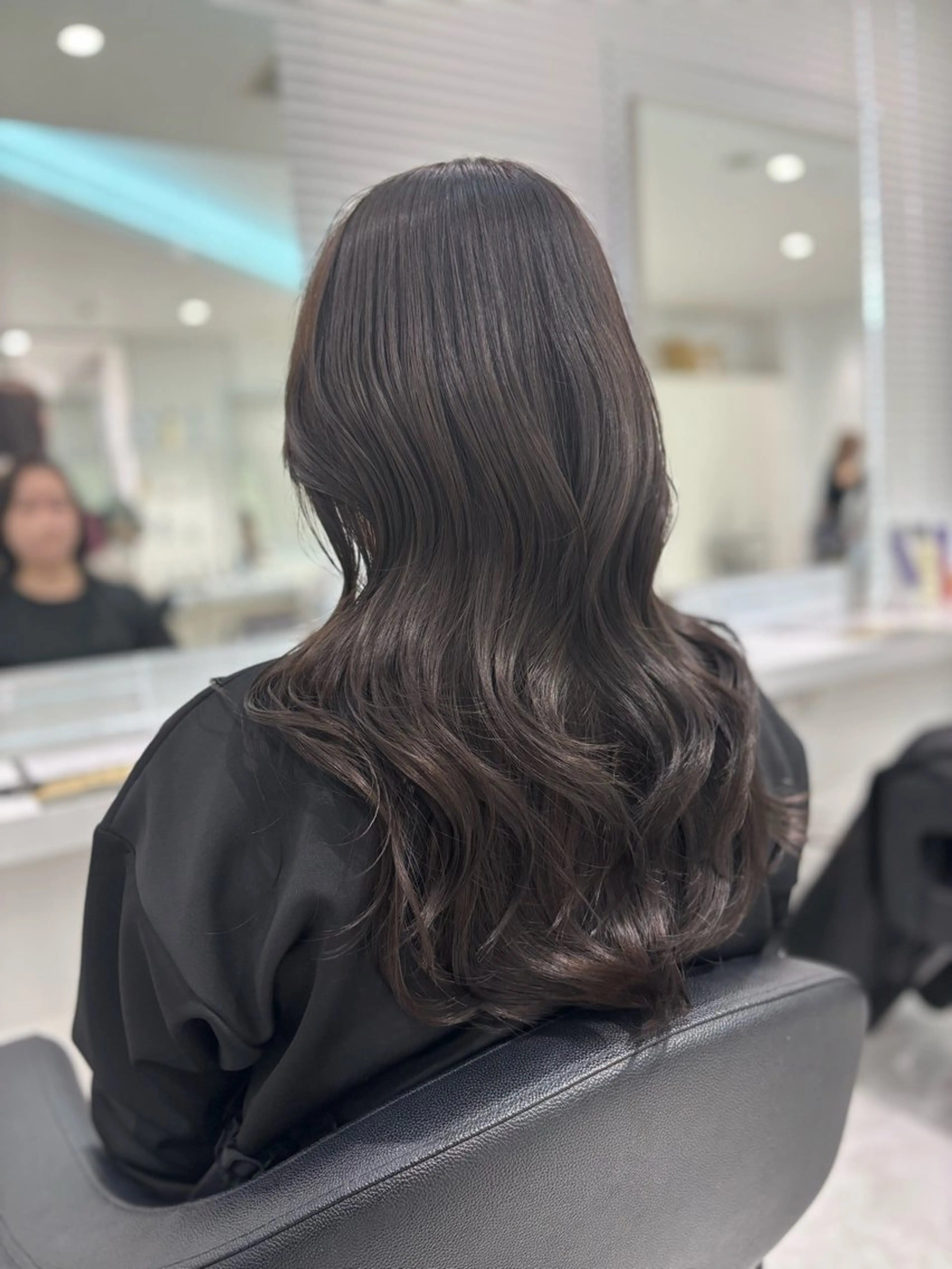 ロング カラー ヘアカラー トリートメント ヘッドスパ ヘアセット 流行りの透明感カラー ×縮毛矯正🤍ユウのヘアスタイル