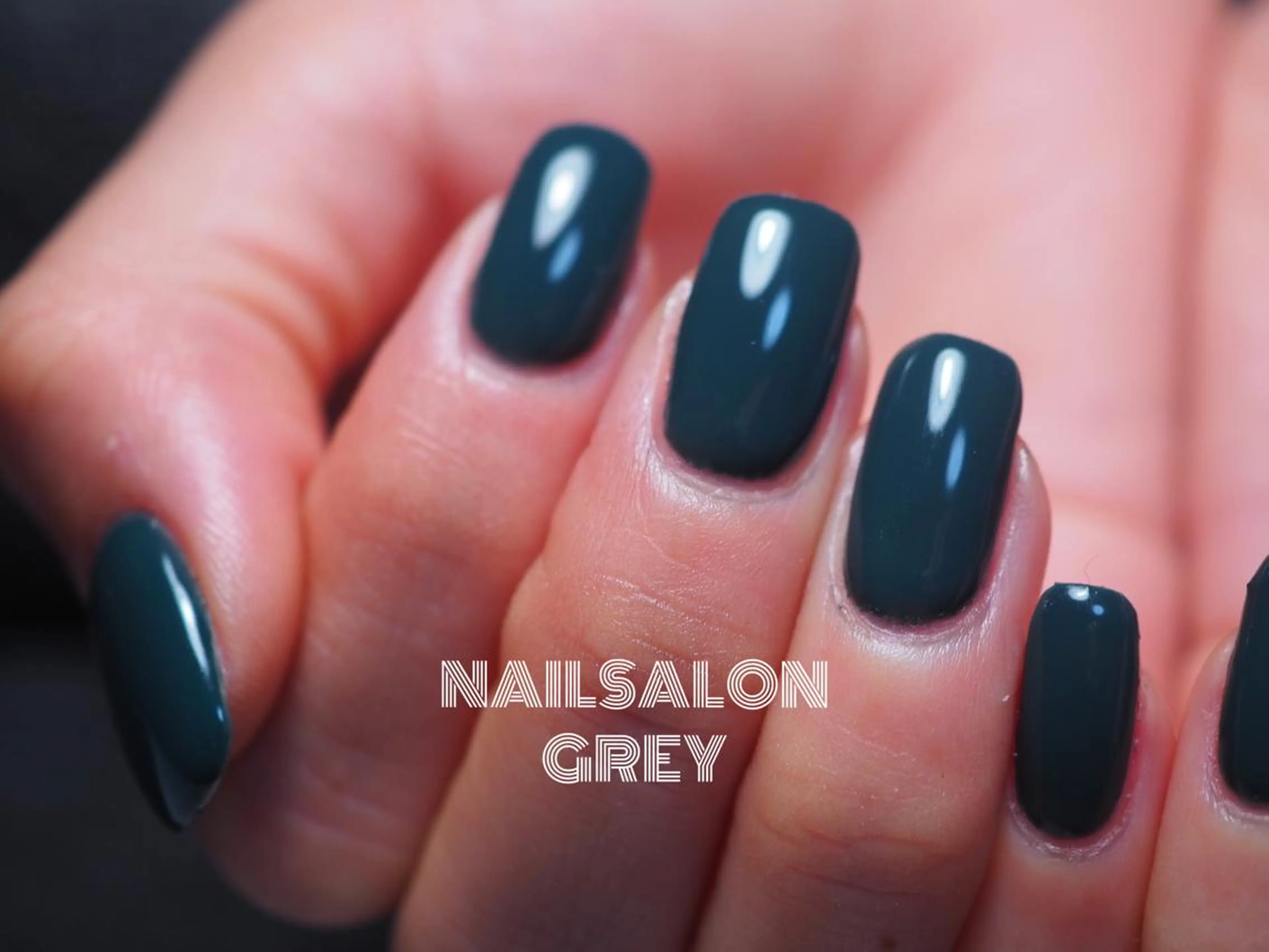 ネイル グリーン スクエアネイル 【GREY】 TAIRAのネイルデザイン