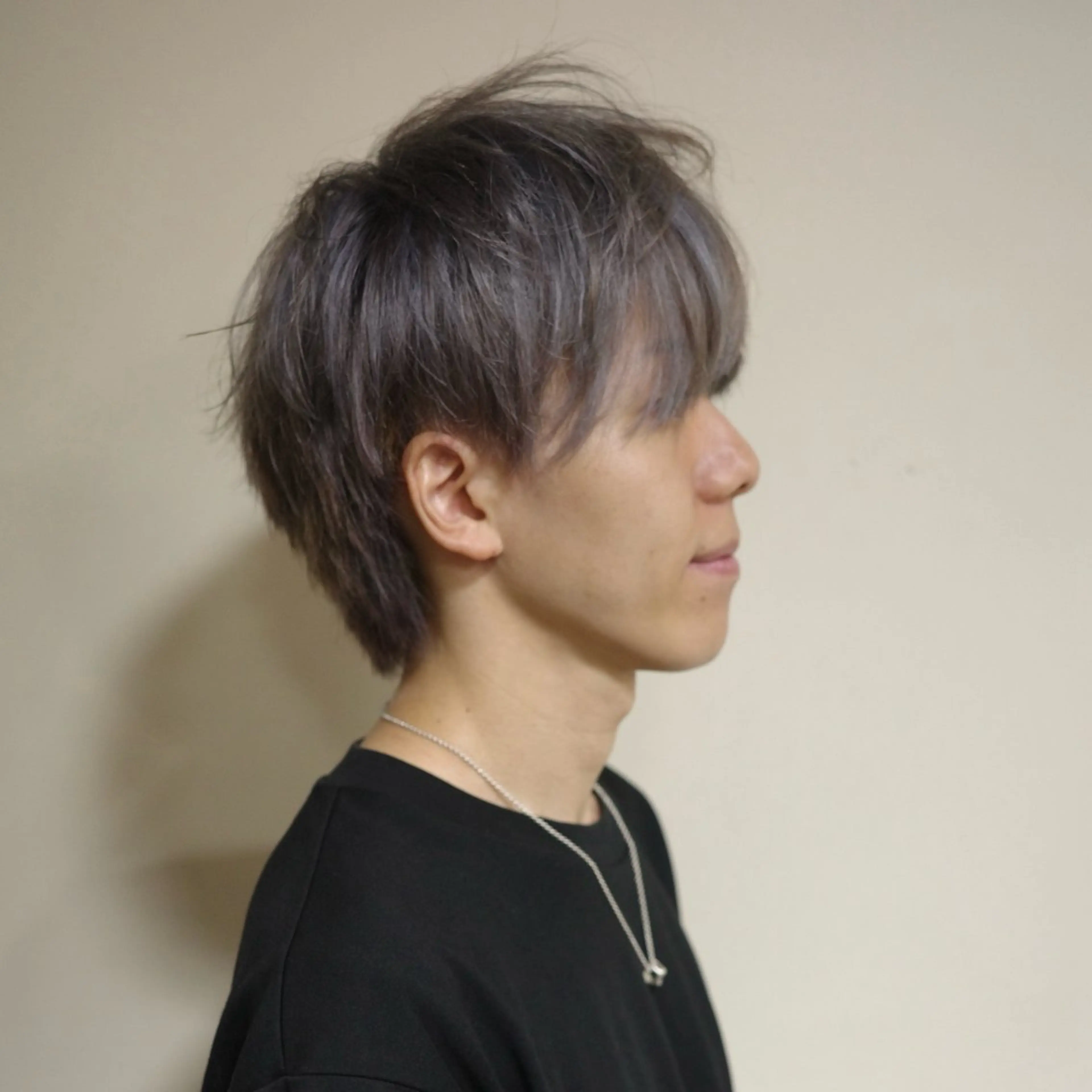 ショート カラー メンズ メンズブリーチ メンズハイライト ベージュカラー ブリーチ ハイライトカラー 浅岡 昭汰のヘアスタイル