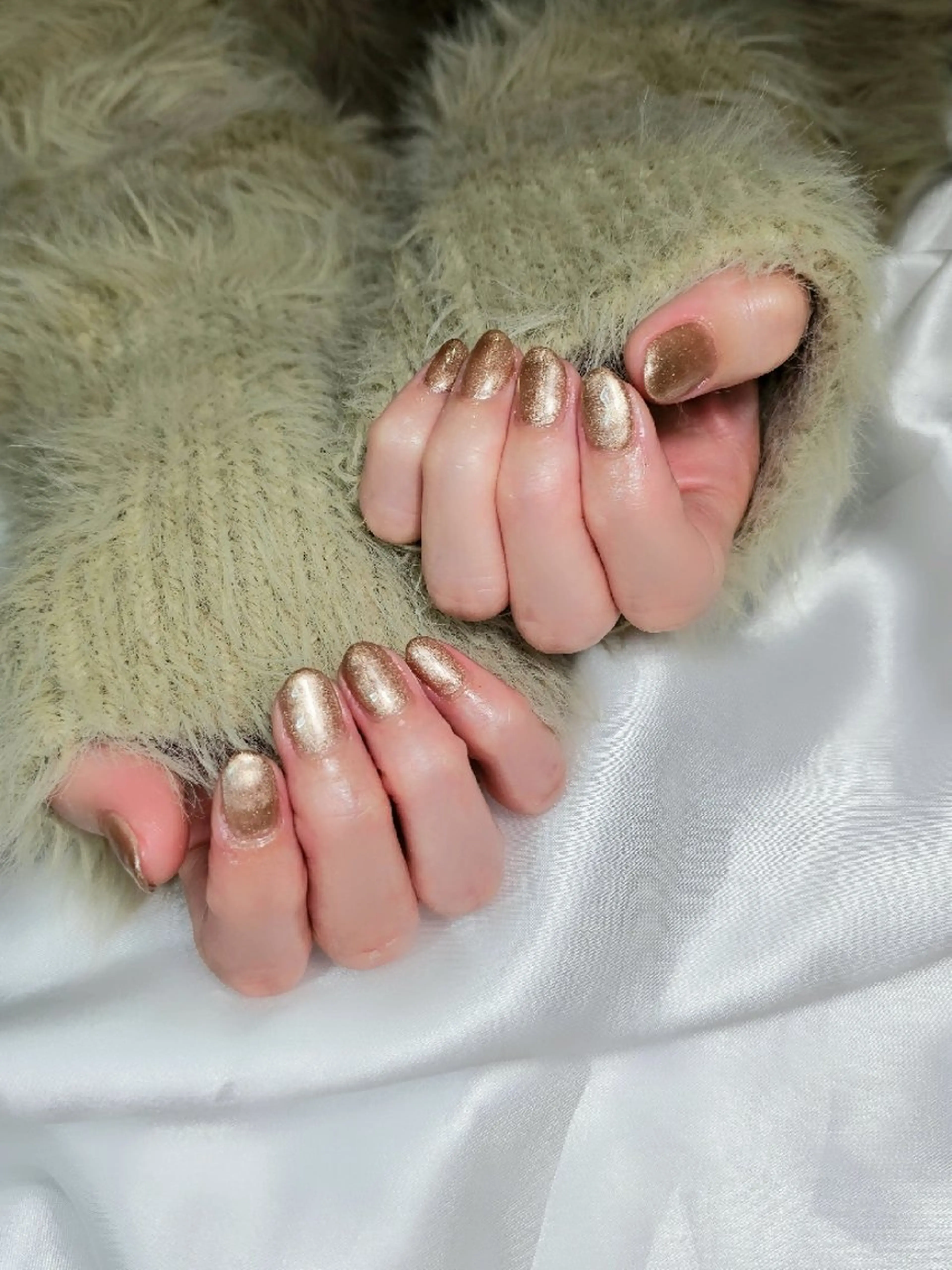 ネイル ブラウン ゴールド ラメ(グリッター) Ra: Nail   라: 네일のネイルデザイン