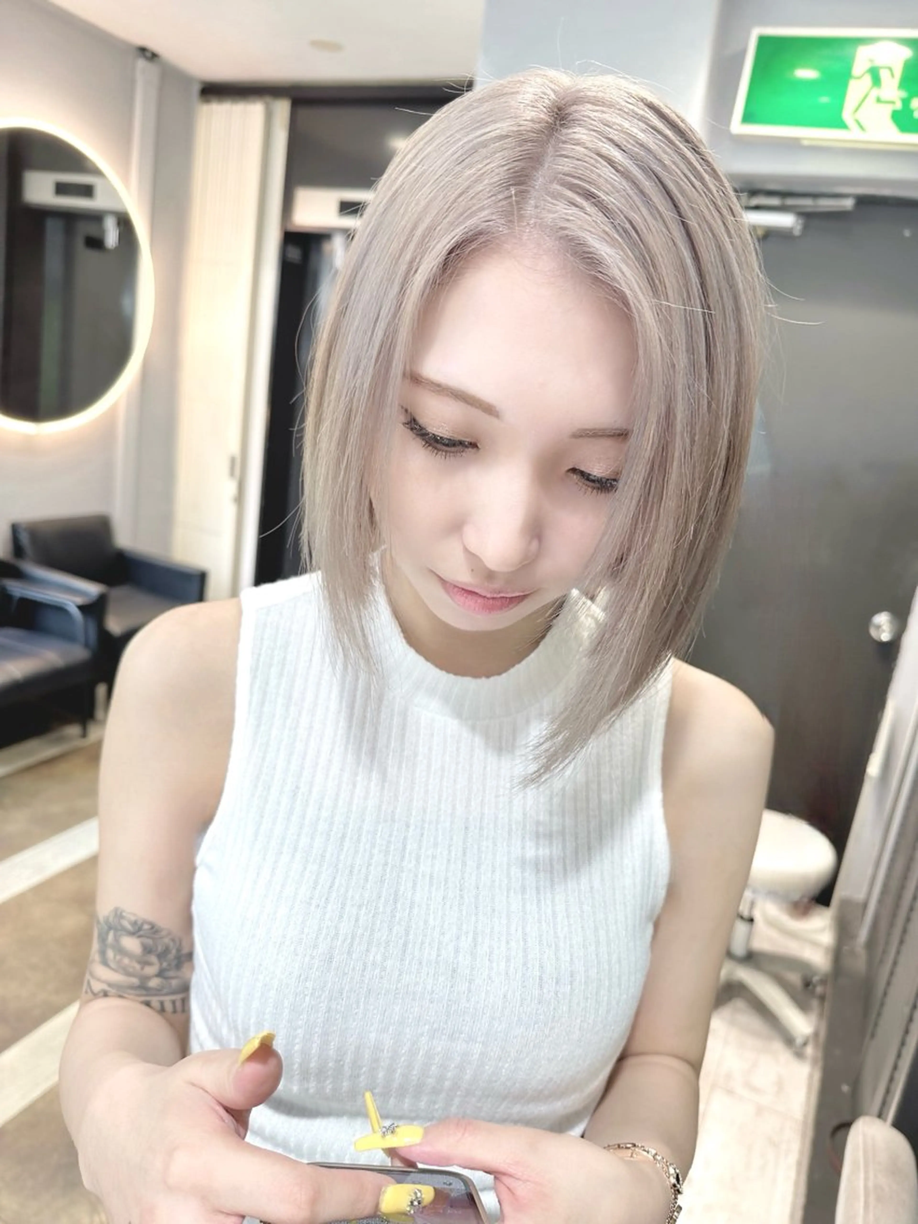 ショート カラー ヘアアレンジ 切りっぱなしボブ ショートボブ ハンサムショート ベージュカラー ブリーチ カット ヘアカラー トリートメント GiseL天神カラー 髪質改善/ブリーチのヘアスタイル