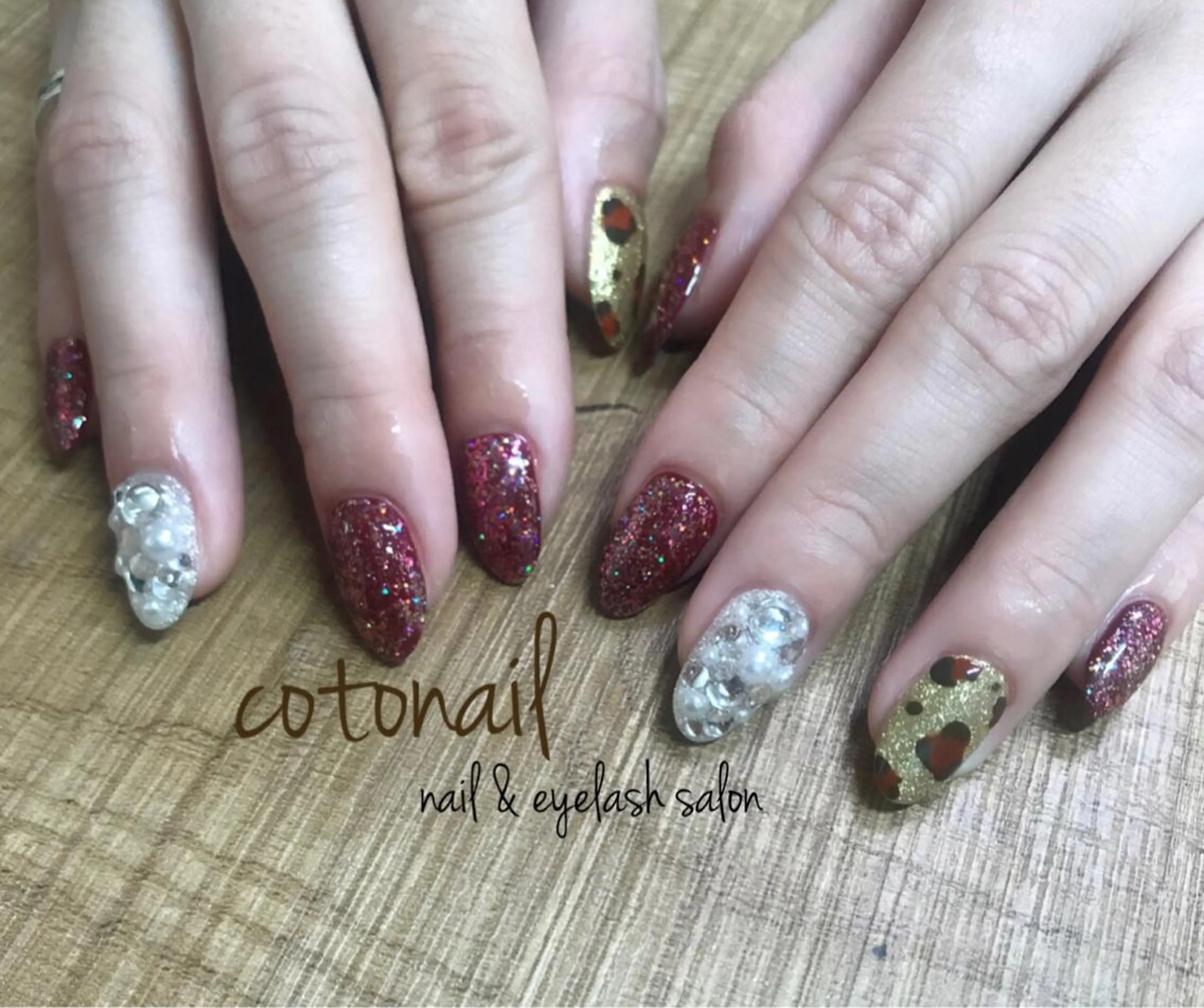 ミディアム ネイル アートネイル ハンドネイル ツメトマツゲ .のネイルデザイン