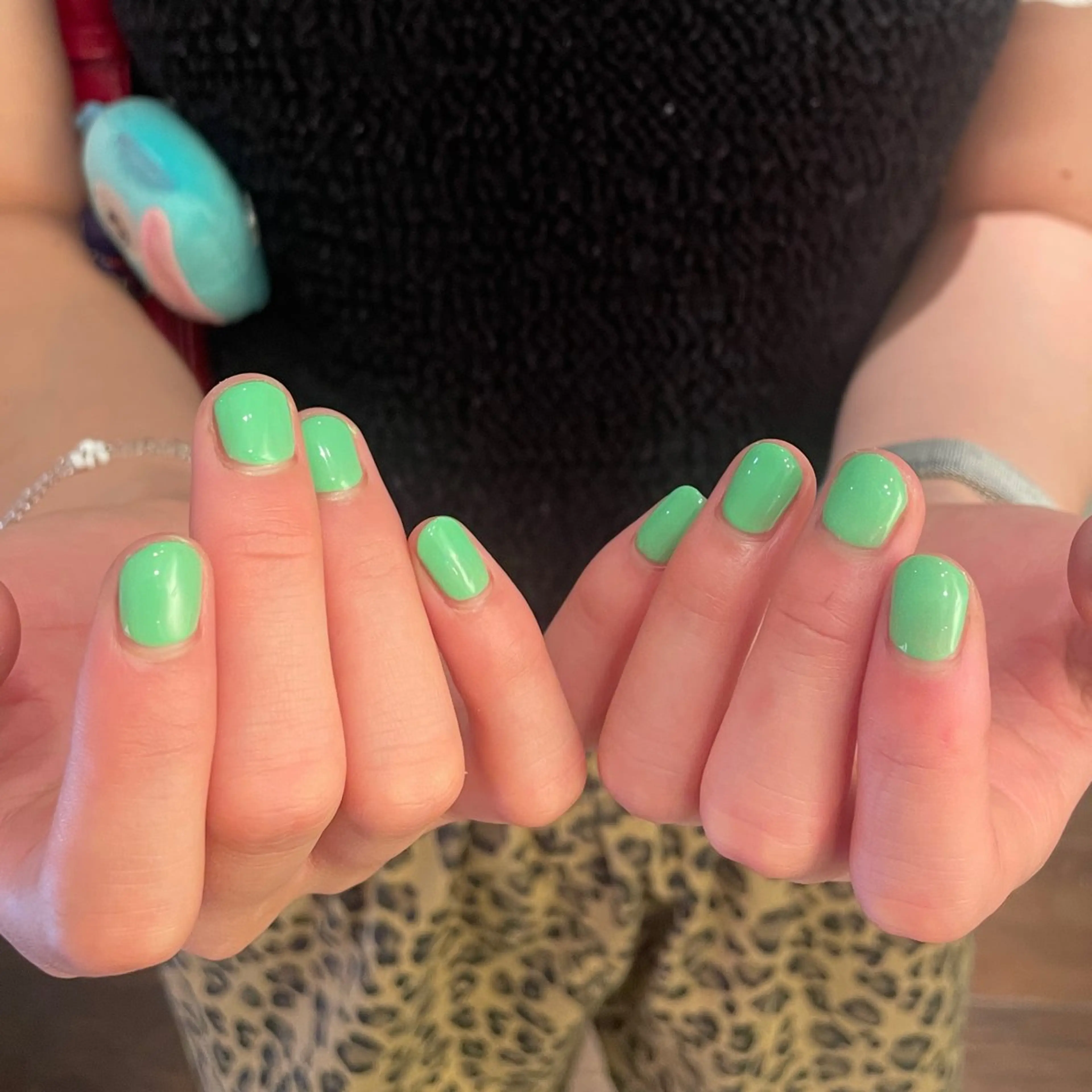 オフなし💅ハンドワンカラー・ラメグラデーション✨甘皮ケア込！の写真