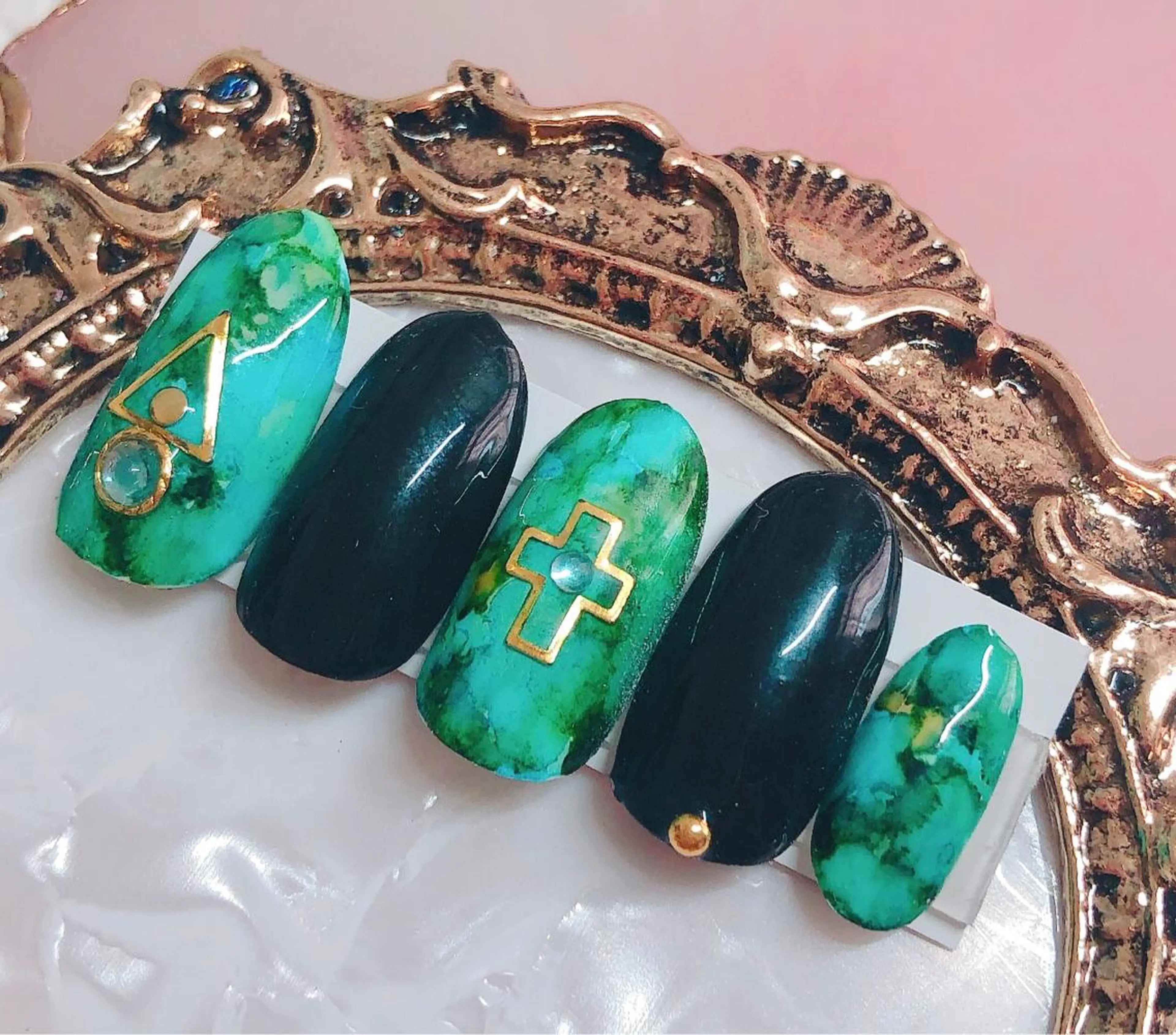 ネイル ハンドネイル CROWN プライベートサロンのネイルデザイン