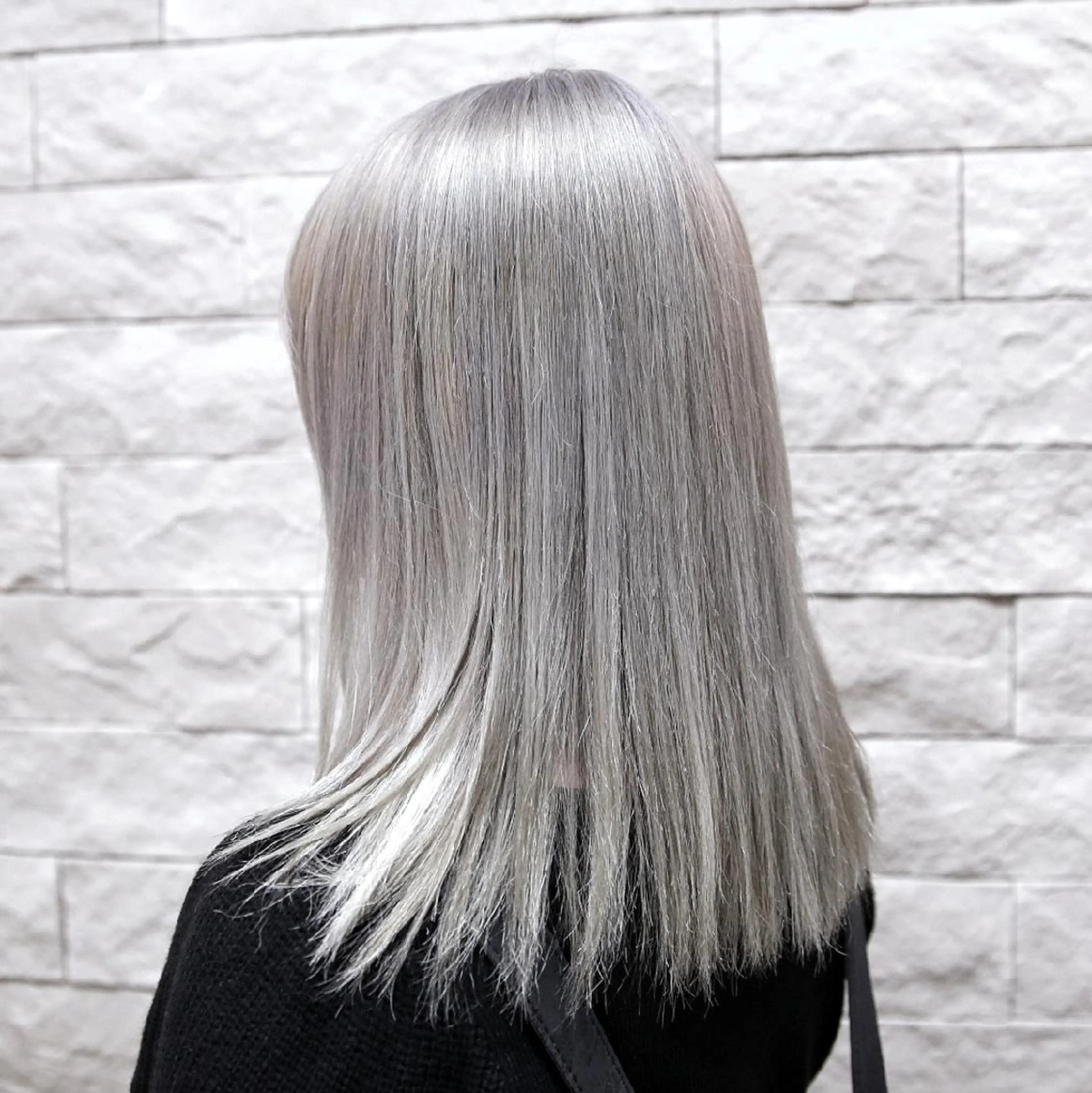 ミディアム カラー ブリーチ 艶髪✨ハイトーン ✨ホワイト✨北宗一郎のヘアスタイル