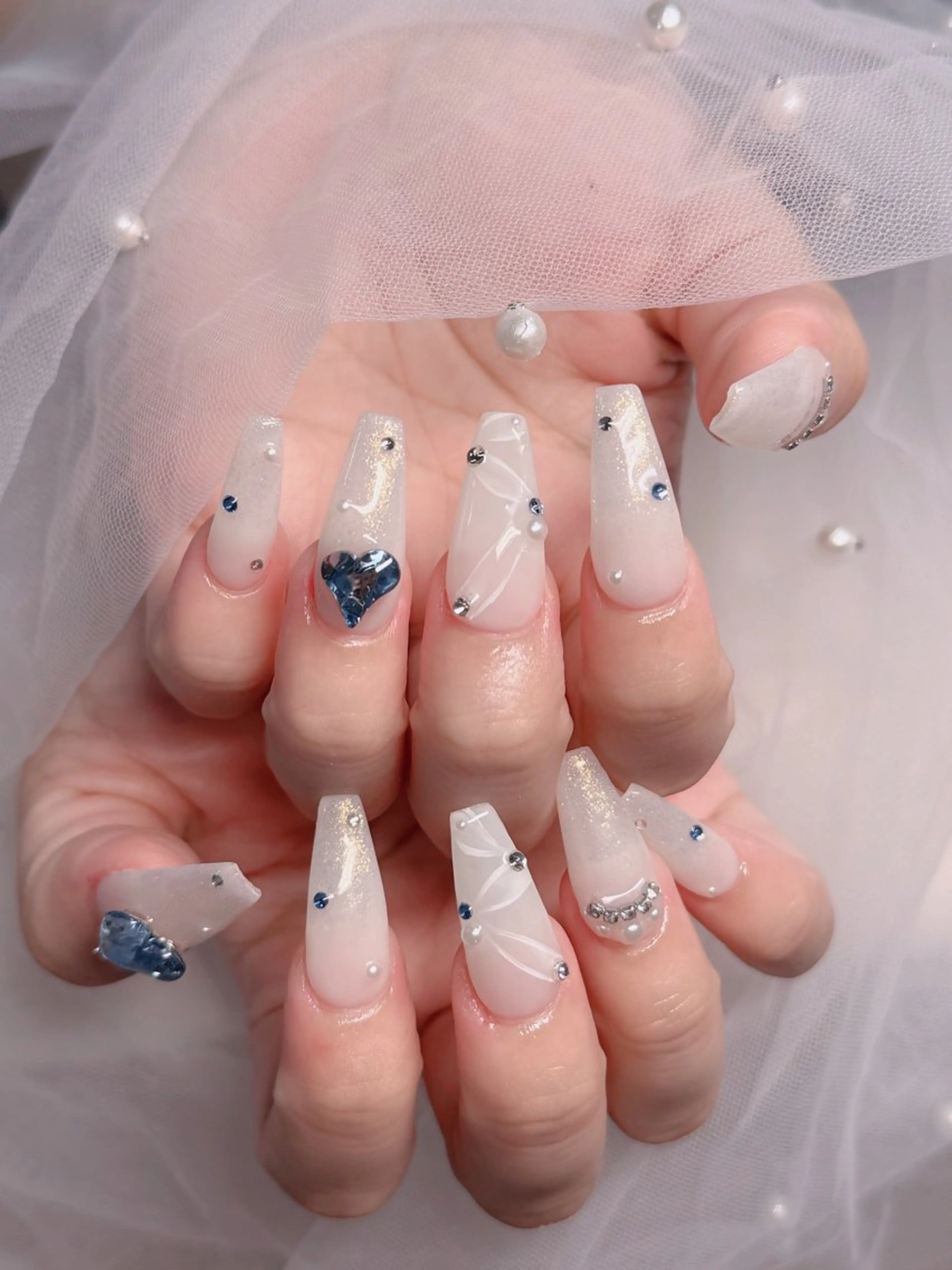 ネイル オーロラネイル フレンチネイル ジェルネイル ハロウィン キラキラネイル ハンドネイル H.baby Nail Salonのネイルデザイン