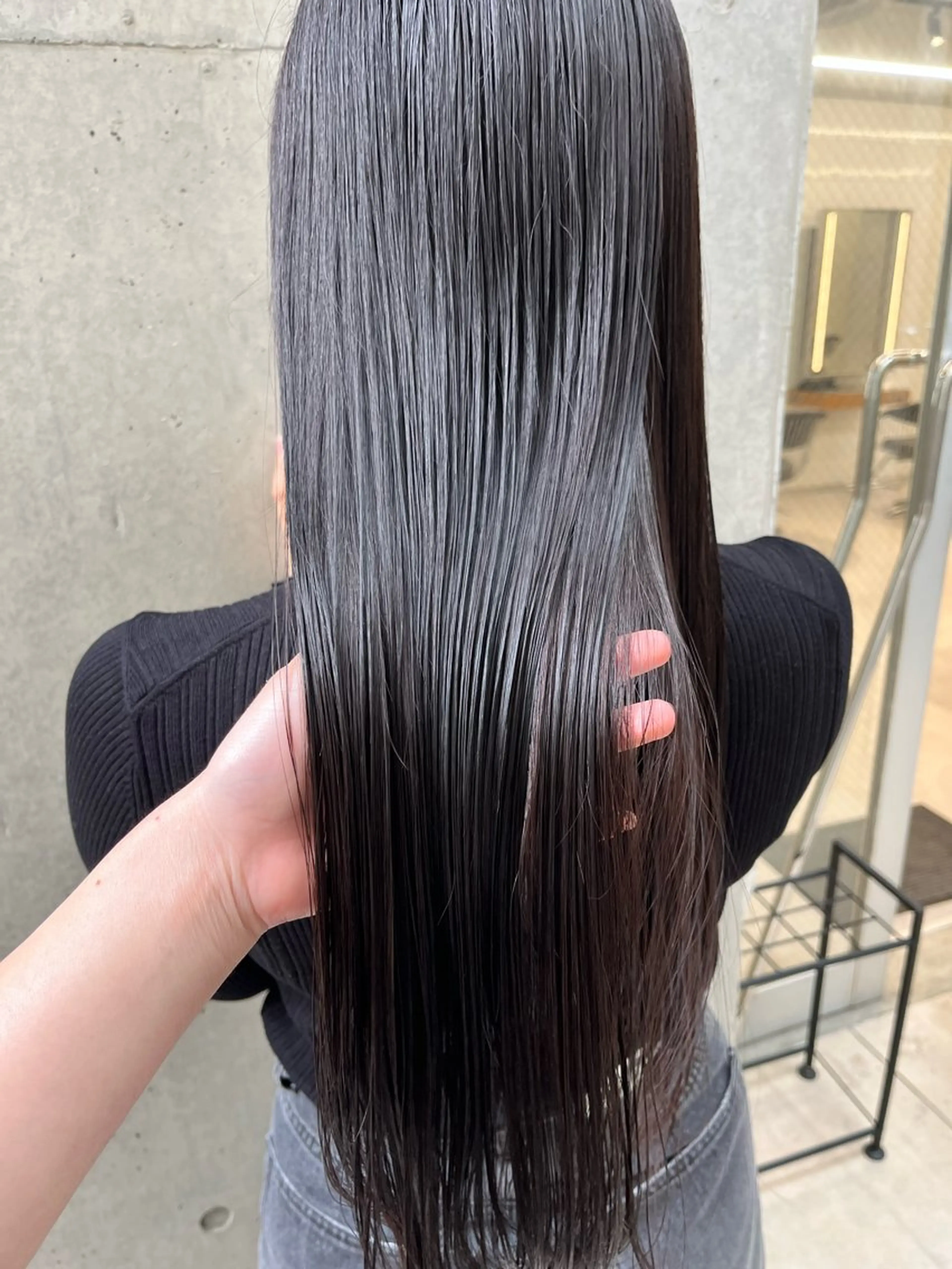 ロング カラー 圧倒的 毛流れ センターパートのヘアスタイル