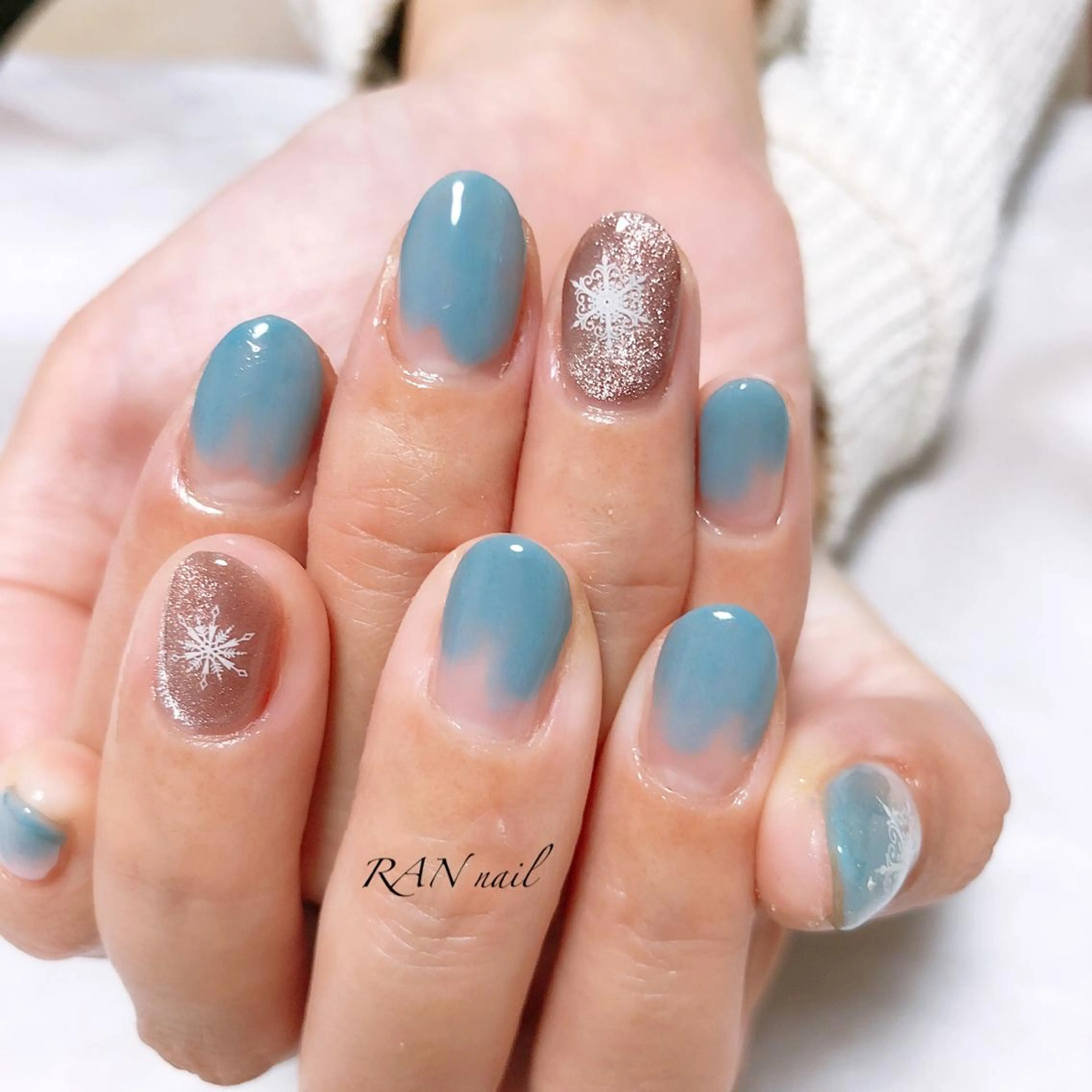 ネイル ブルー フットネイル キラキラネイル オフィスネイル ワンカラーネイル RAN nailのネイルデザイン