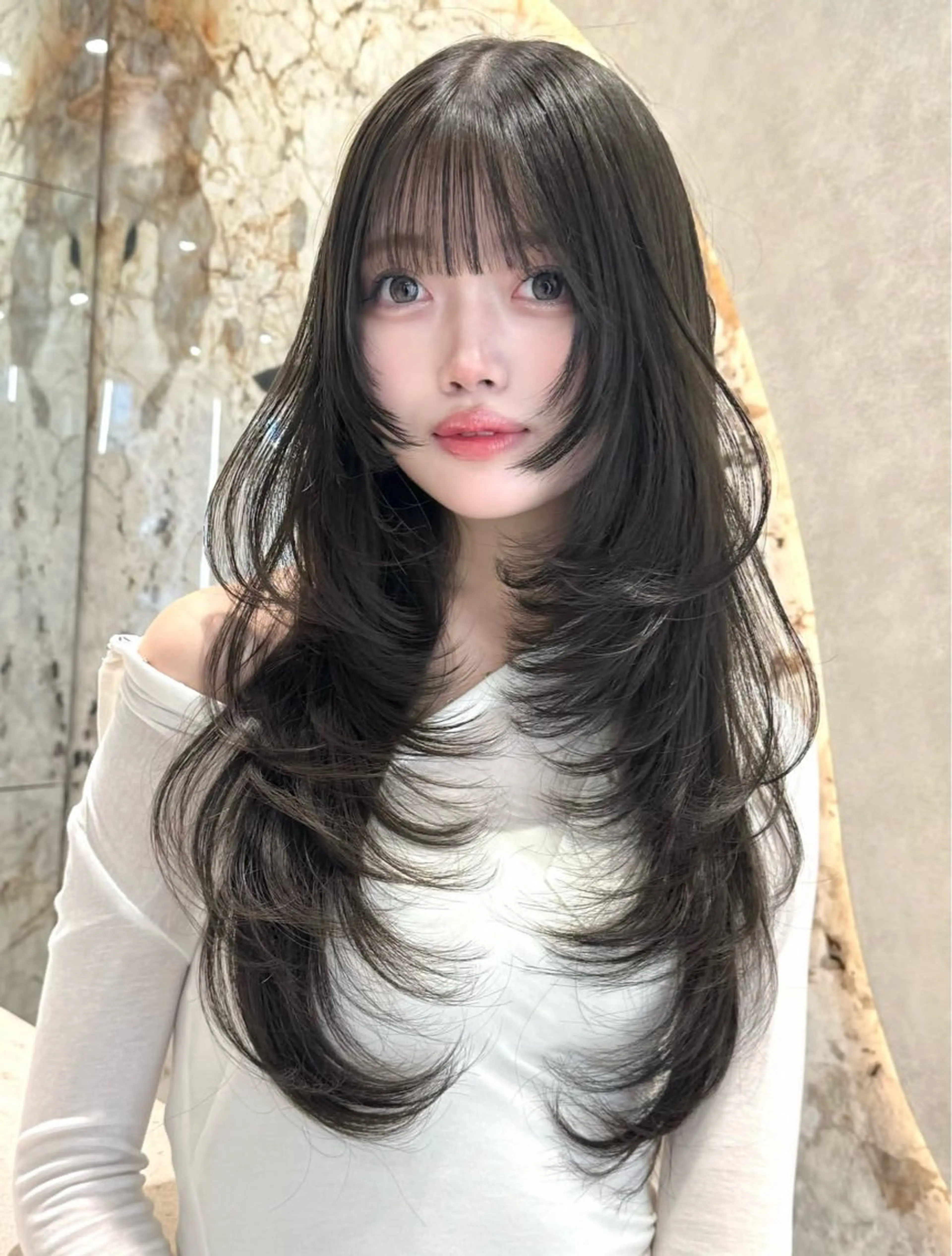 ロング カラー レイヤーカット ロング カット ヘアカラー トリートメント ヘアセット 韓国風レイヤーカラー ライムのヘアスタイル