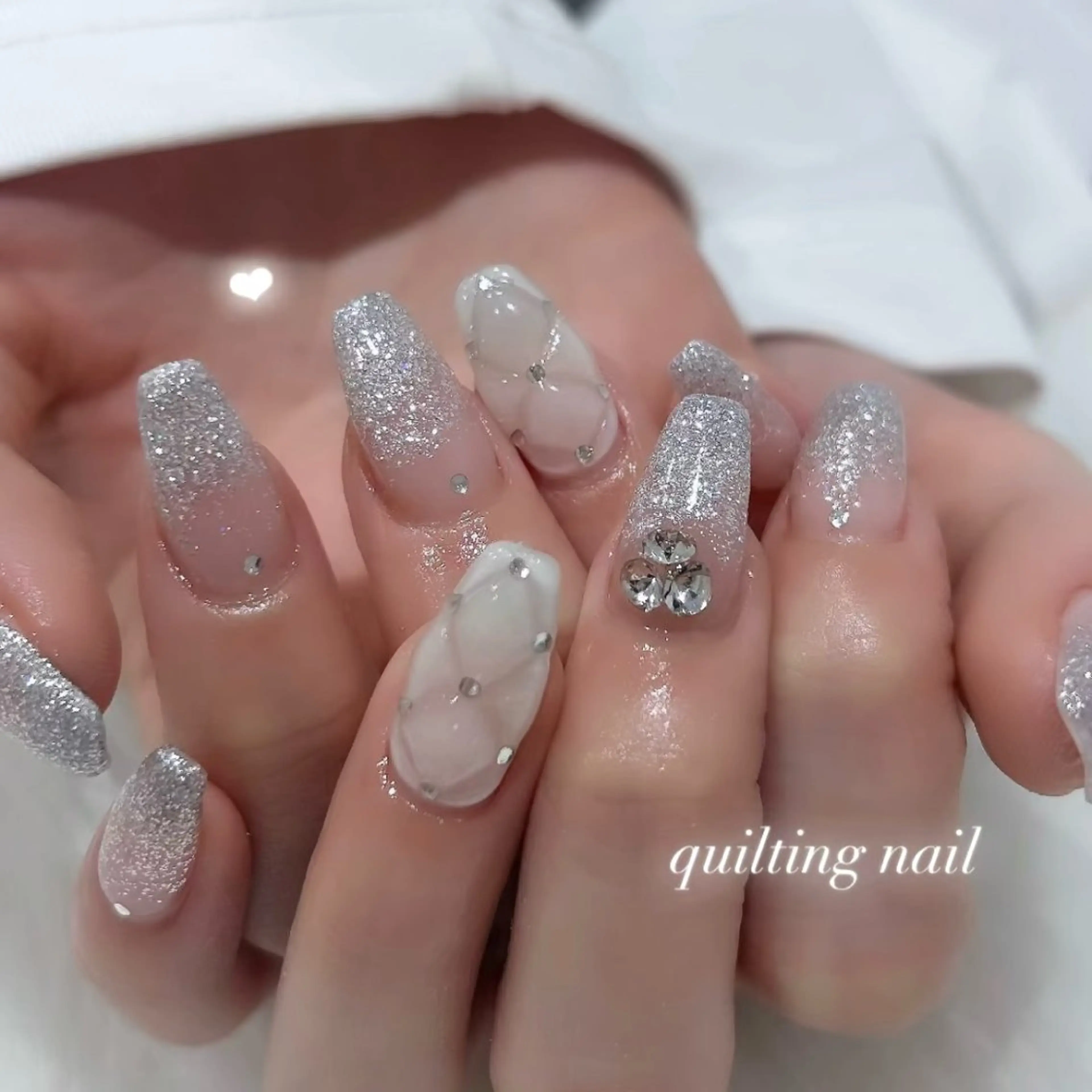 ネイル フラッシュネイル ラメ(グリッター) ラメグラデーション ハンドネイル 🤍Earth笛吹 𝑴𝒂𝒏𝒂🤍のネイルデザイン