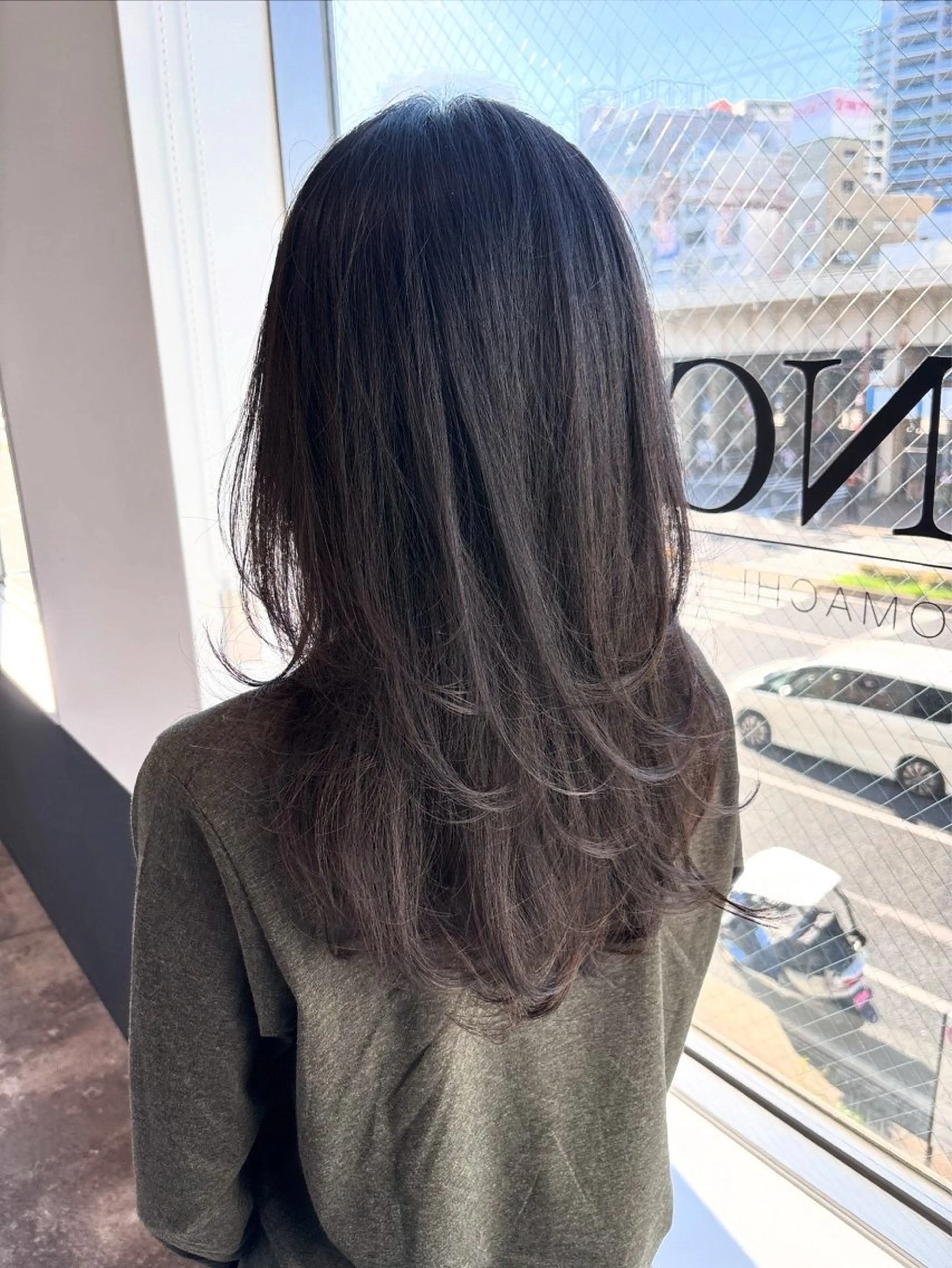 セミロング 髪質改善 レイヤーカット 縮毛矯正 穐田 航のヘアスタイル