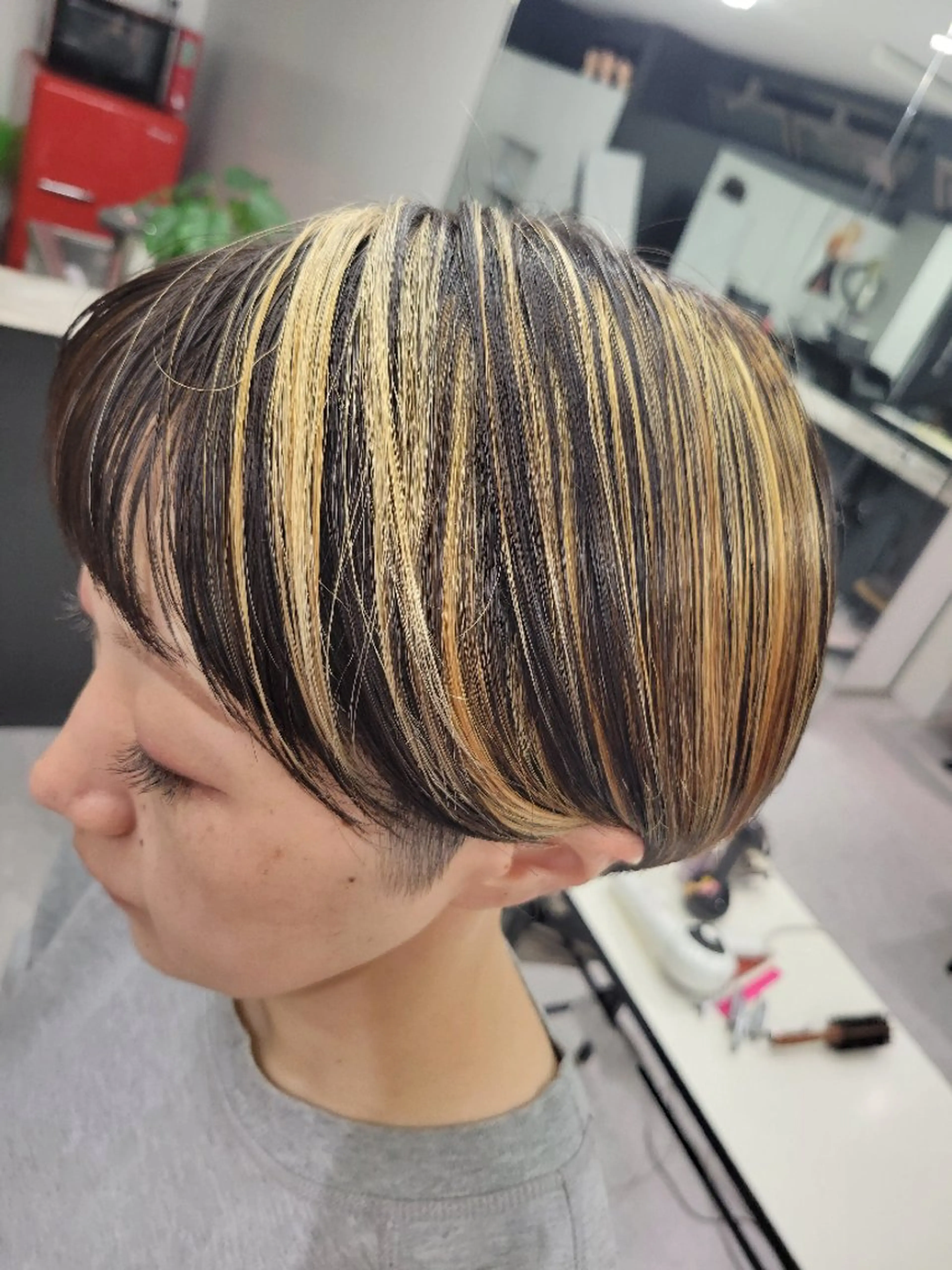 ショート ハイライト 遠藤 史秋のヘアスタイル