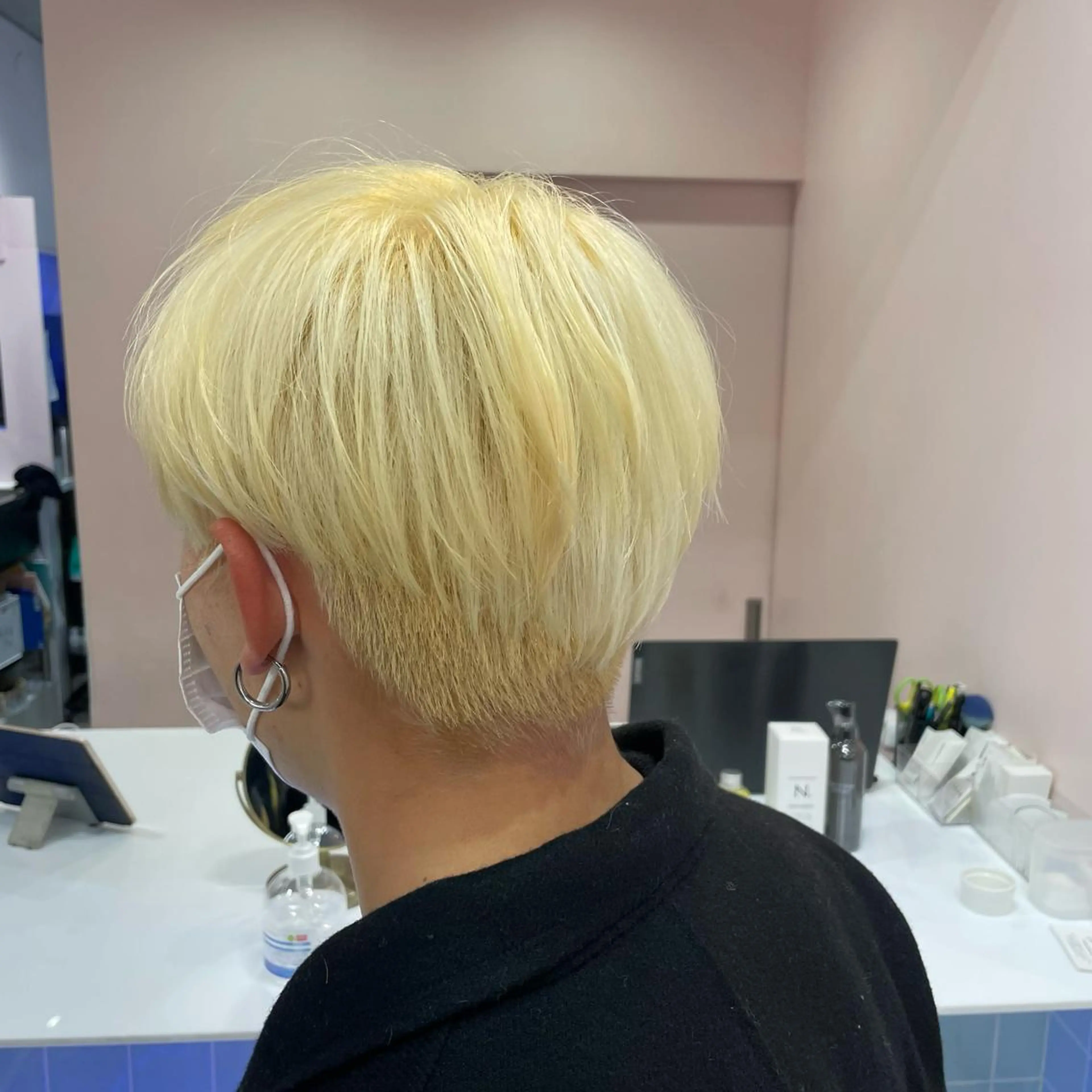 ショート カラー 抜きっぱなしブロンド ブロンド カット ヘアカラー トリートメント ヘアセット 🫧tatsuki 🫧“lot 横浜“のヘアスタイル