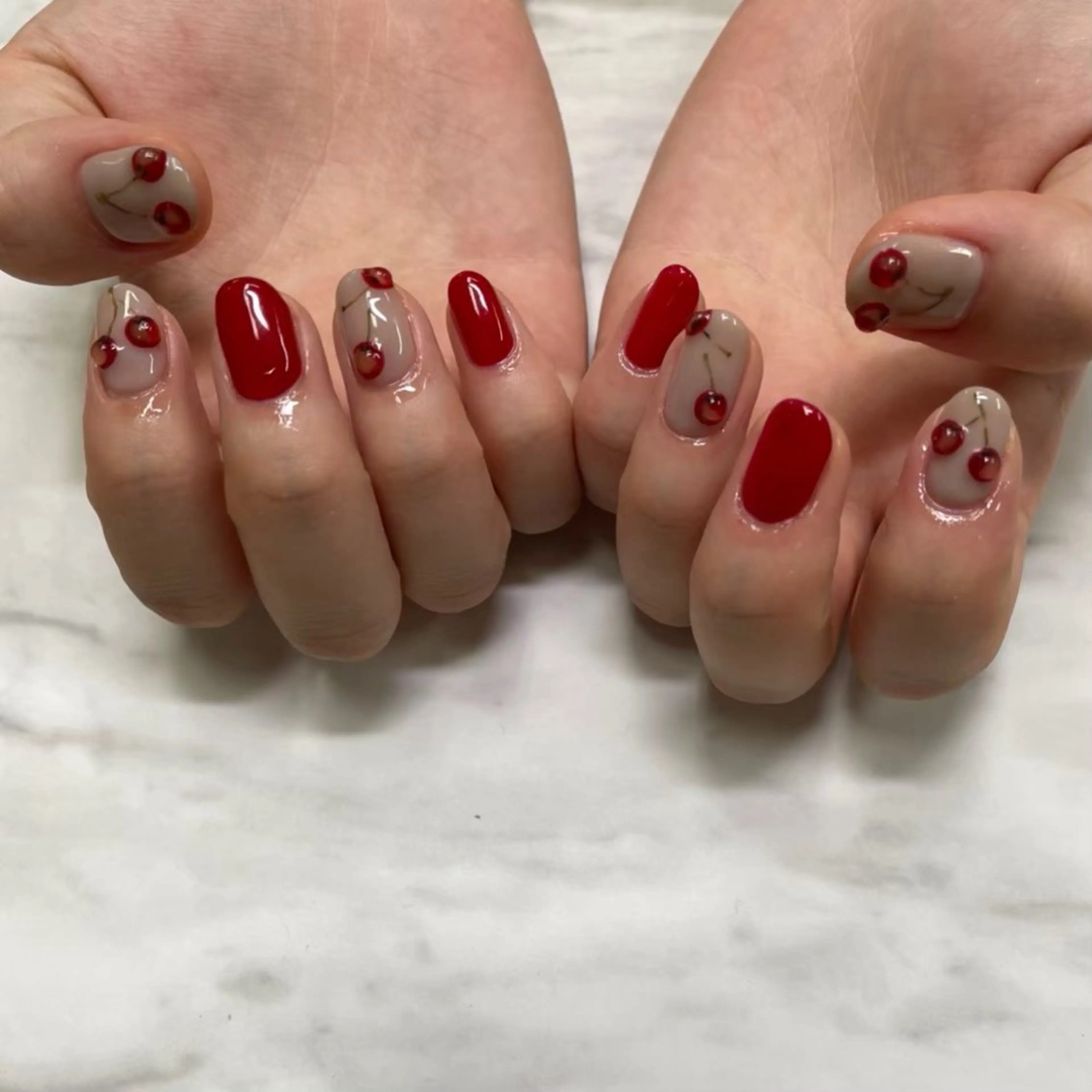 ジェルオフ無料💅ハンド4本アートし放題コース✨甘皮ケア込！の写真