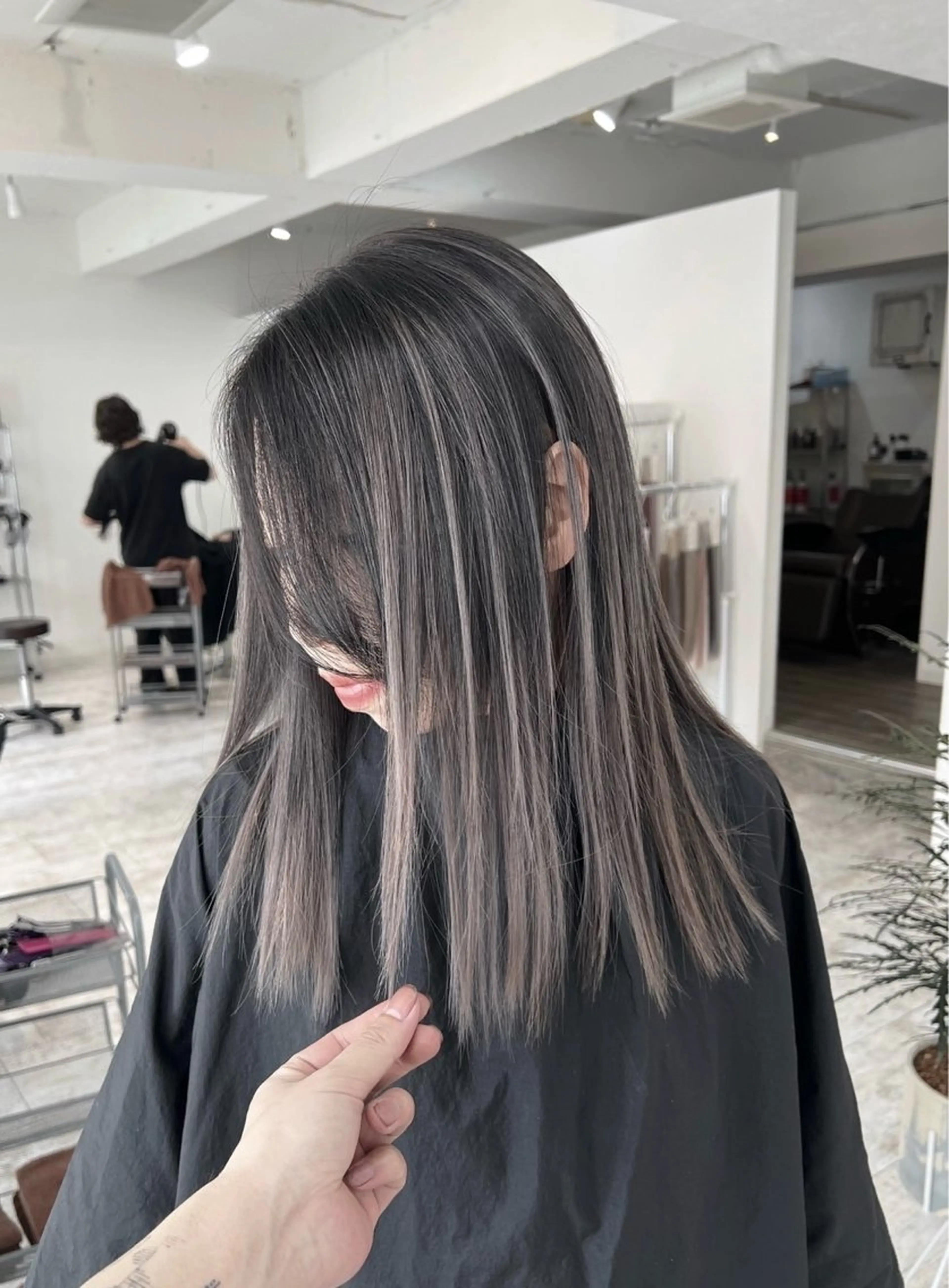 ミディアム カラー バレイヤージュ グレージュ レイヤーカット ヘアカラー トリートメント ROBIN所属・指名数No.1 /NAOYAのヘアスタイル