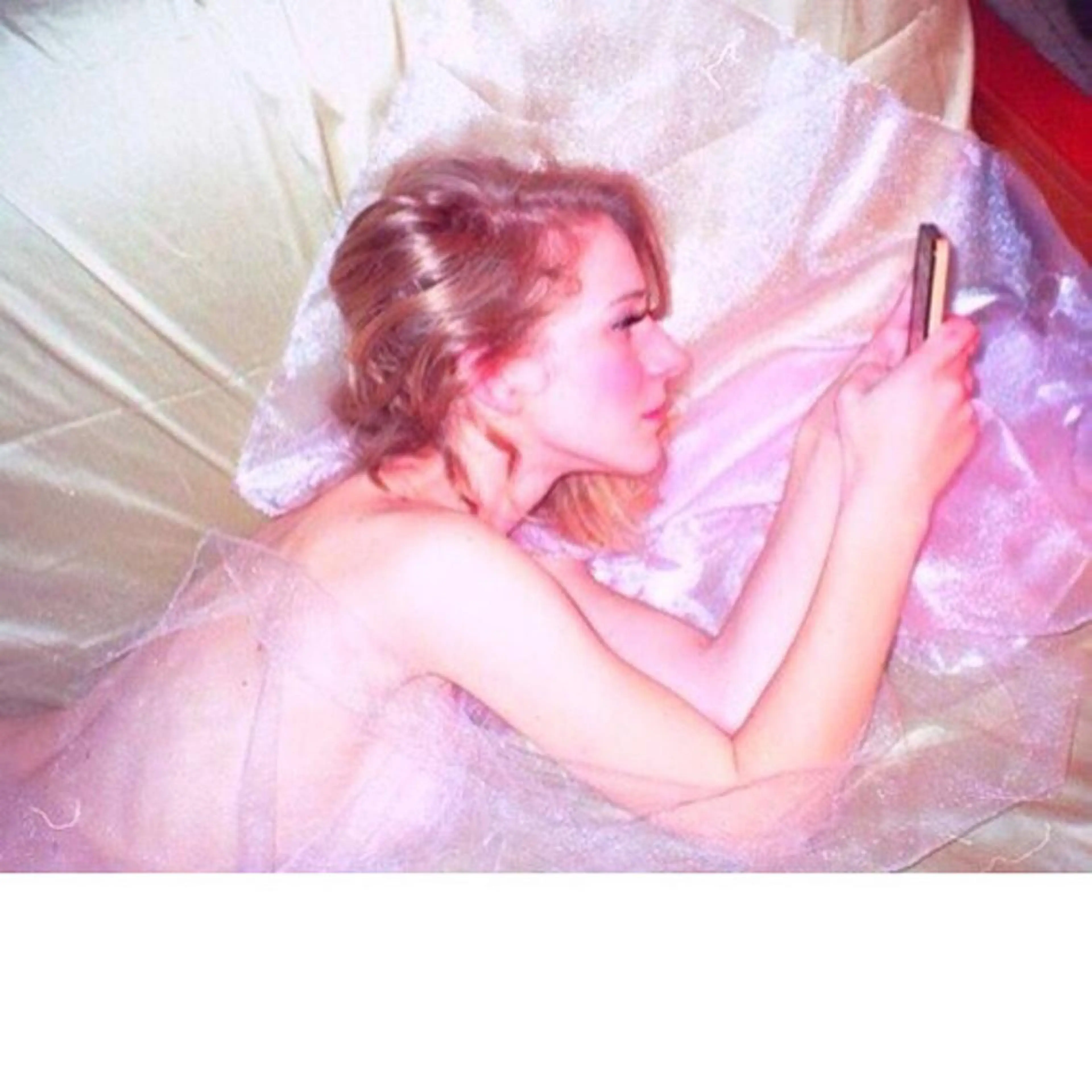 ミディアム セミロング カラー ヘアアレンジ ニシオカ タクヤのヘアスタイル