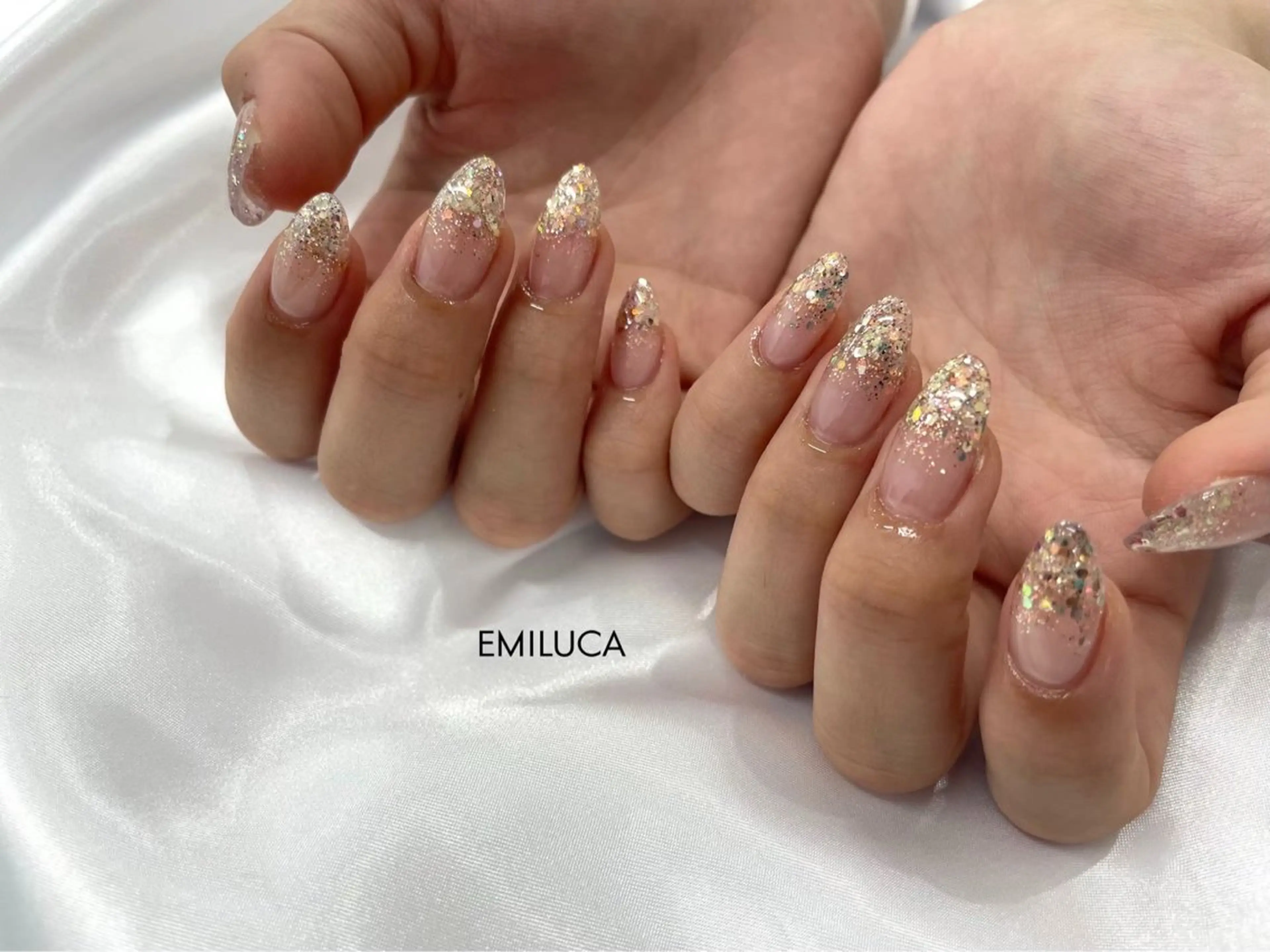 ネイル 長さ出し ラメ(グリッター) ラメグラデーション ビューティーサロン EMILUCAのネイルデザイン
