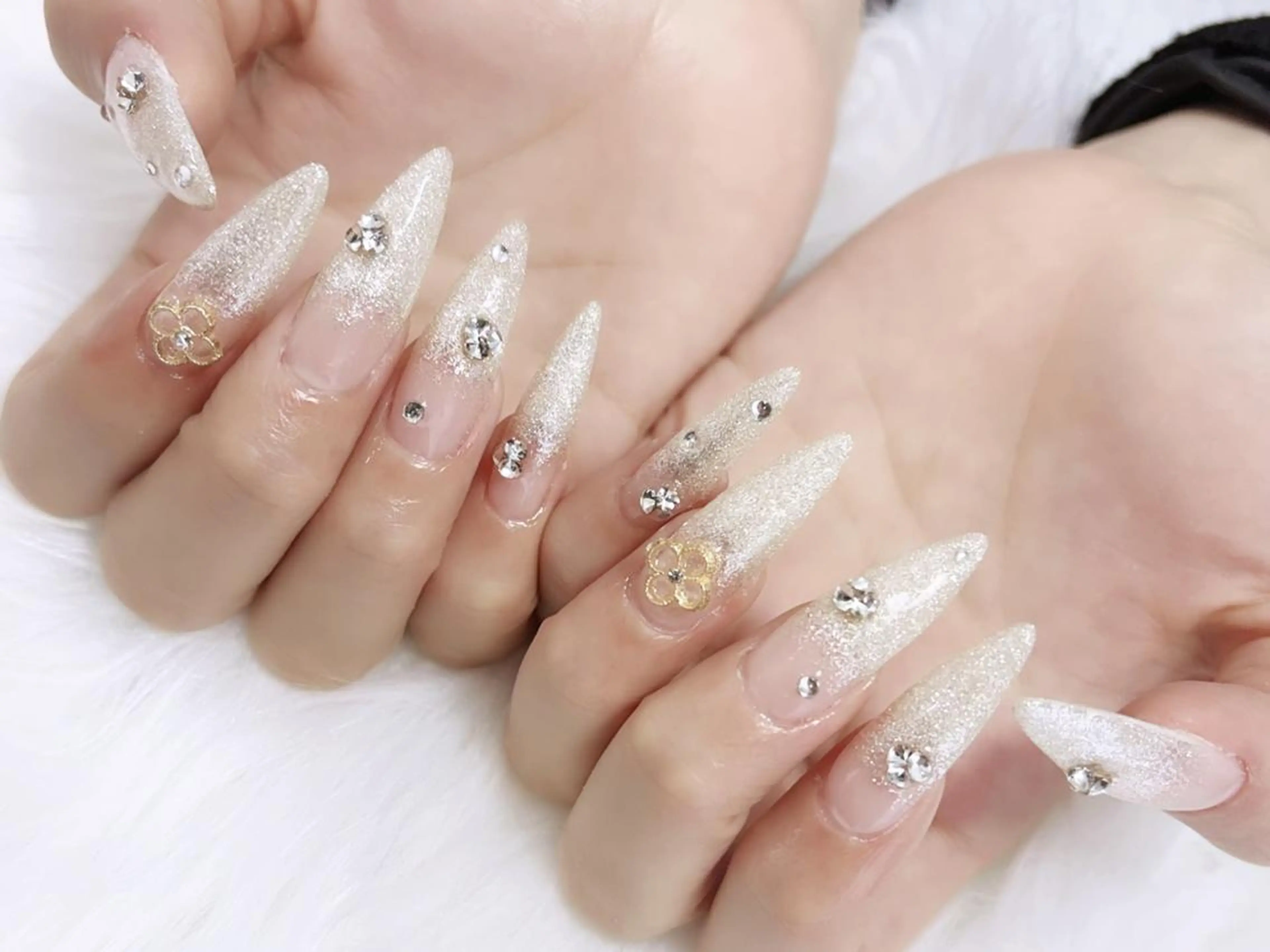 ネイル ハンドネイル フットネイル ❤️💛🩵京橋 痛ネイル⭐️3Dのネイルデザイン