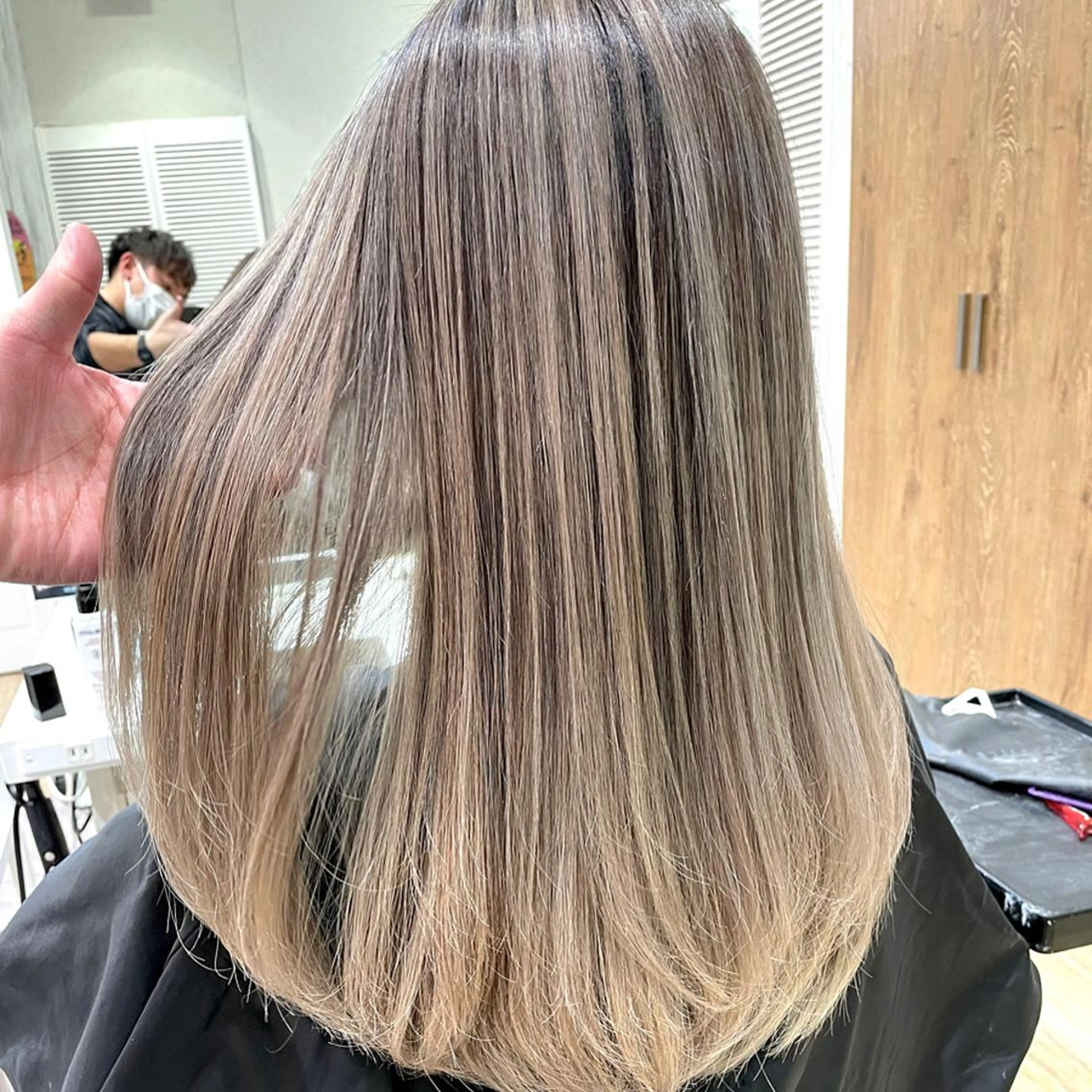 セミロング カラー SALOWIN  原宿ash所属・タナカ タクヤのヘアスタイル