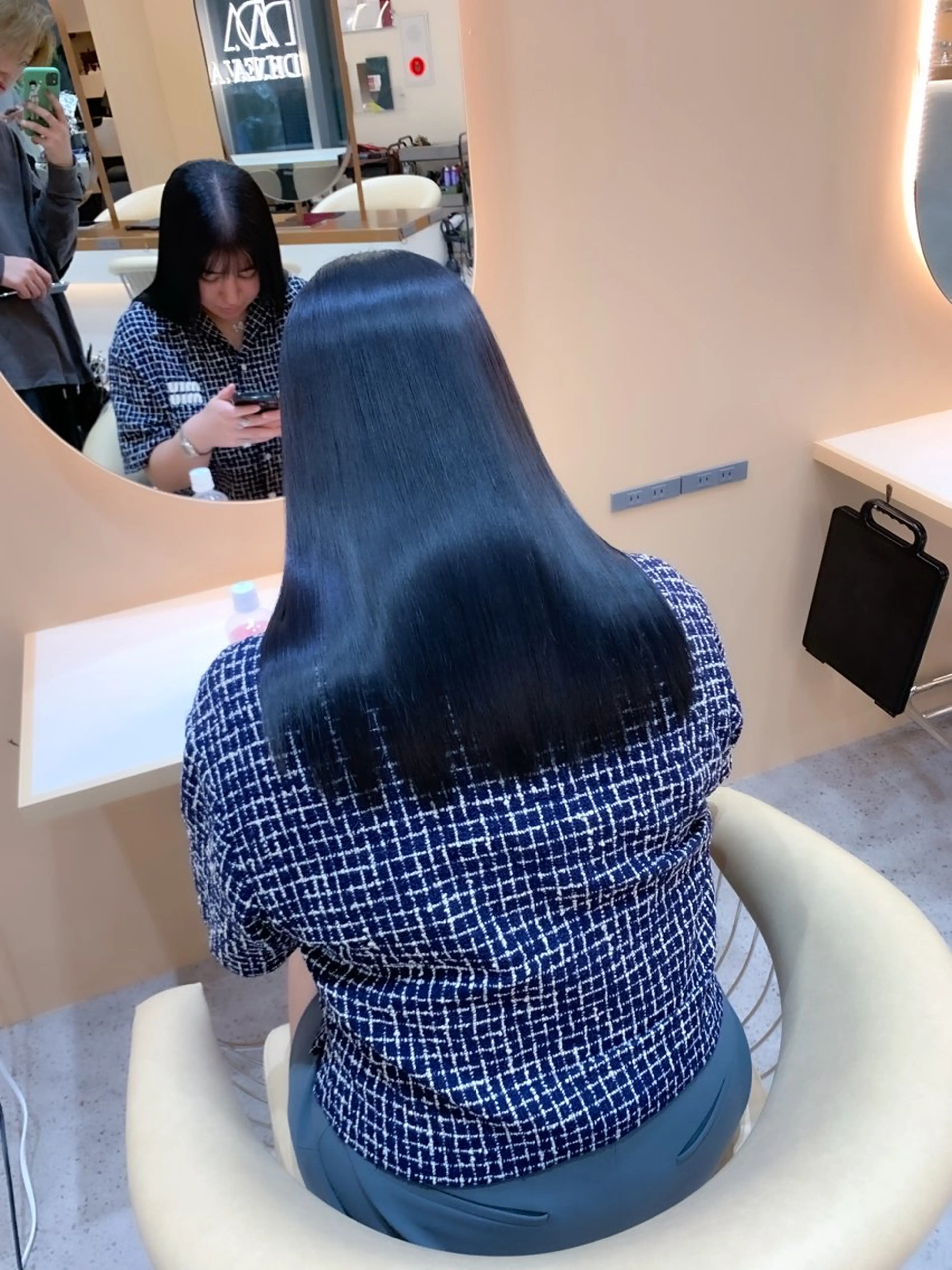 セミロング カラー パーマ ✨美髪矯正×髪質改善 🍎カイト🍎渋谷のヘアスタイル