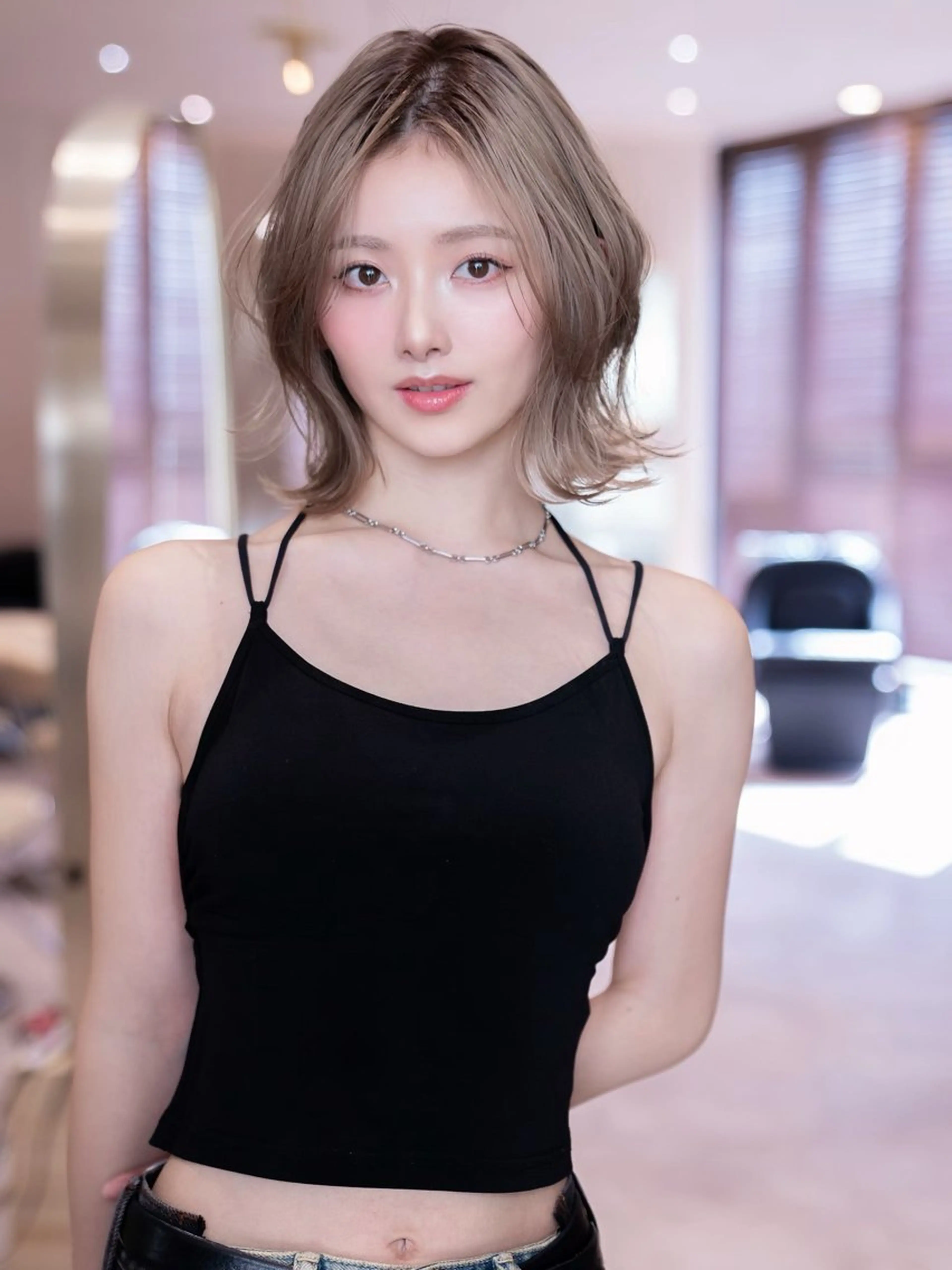 ミディアム くびれヘア 顔周りカット レイヤーカット カット ヘアカラー トリートメント レイヤー似合わせ 透明感カラーりきやのヘアスタイル