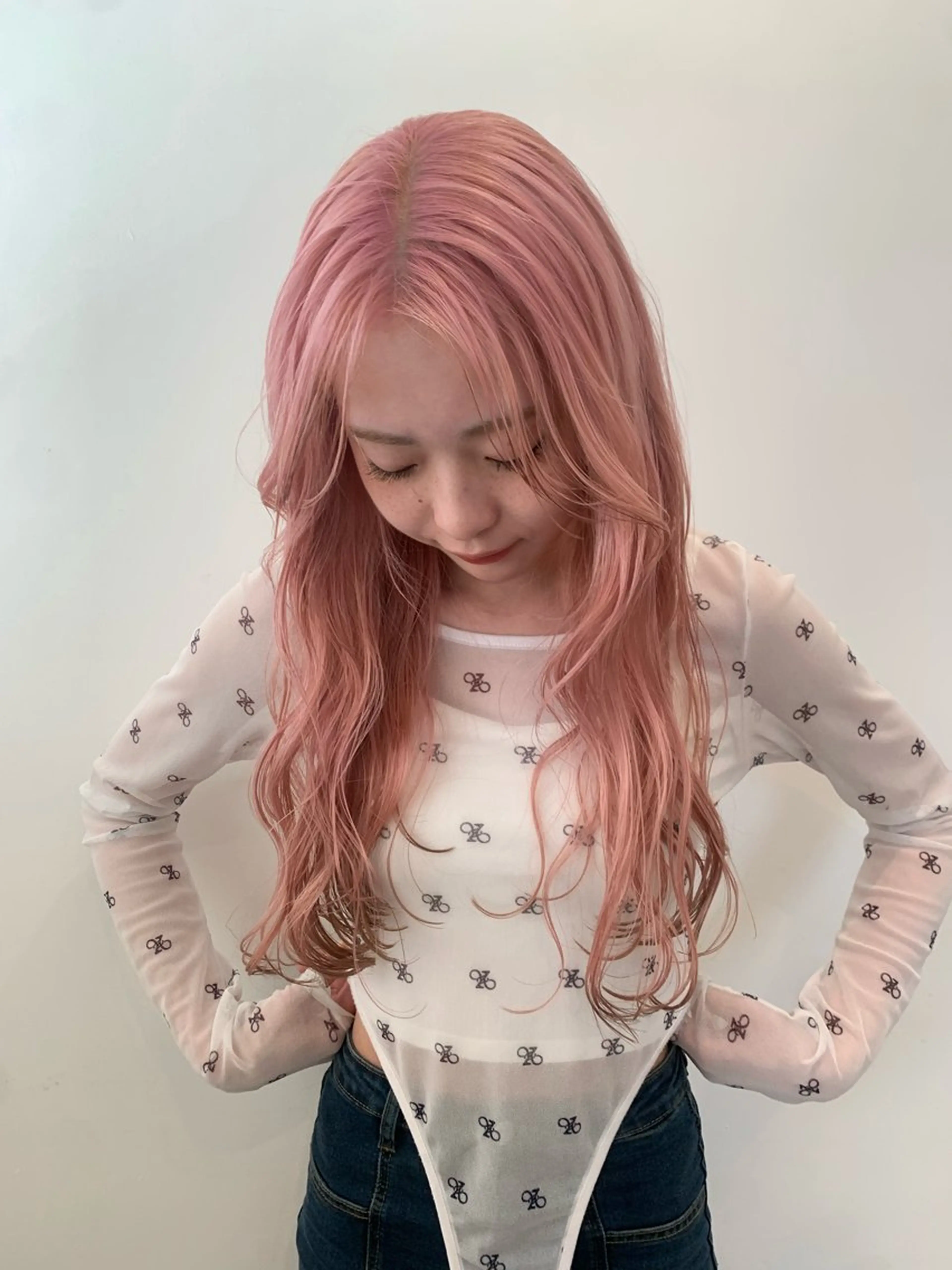 カラー hinata /ハイトーンのヘアスタイル