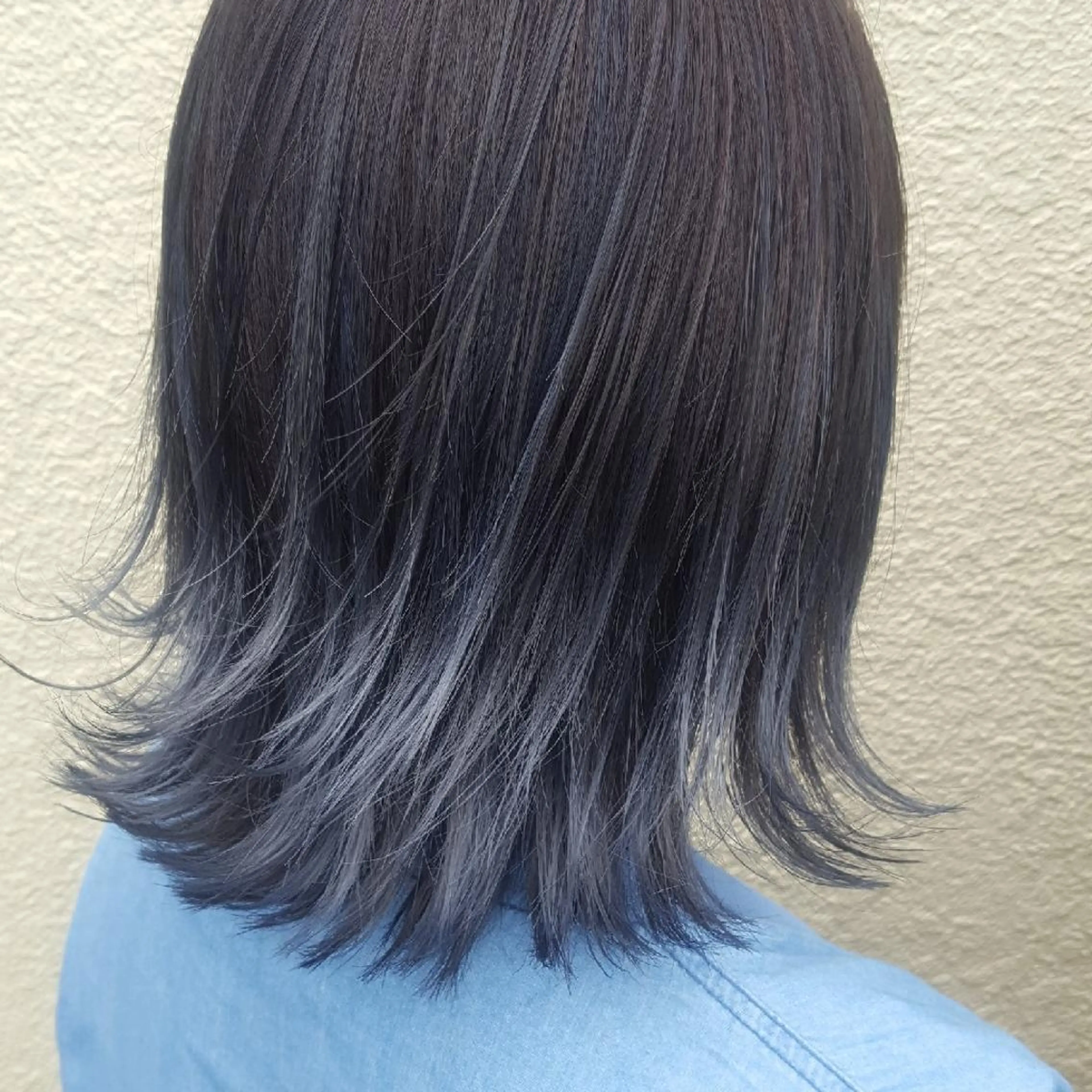 ミディアム カラー ブルーカラー ブルージュ イルミナカラー 斉藤 翔平のヘアスタイル