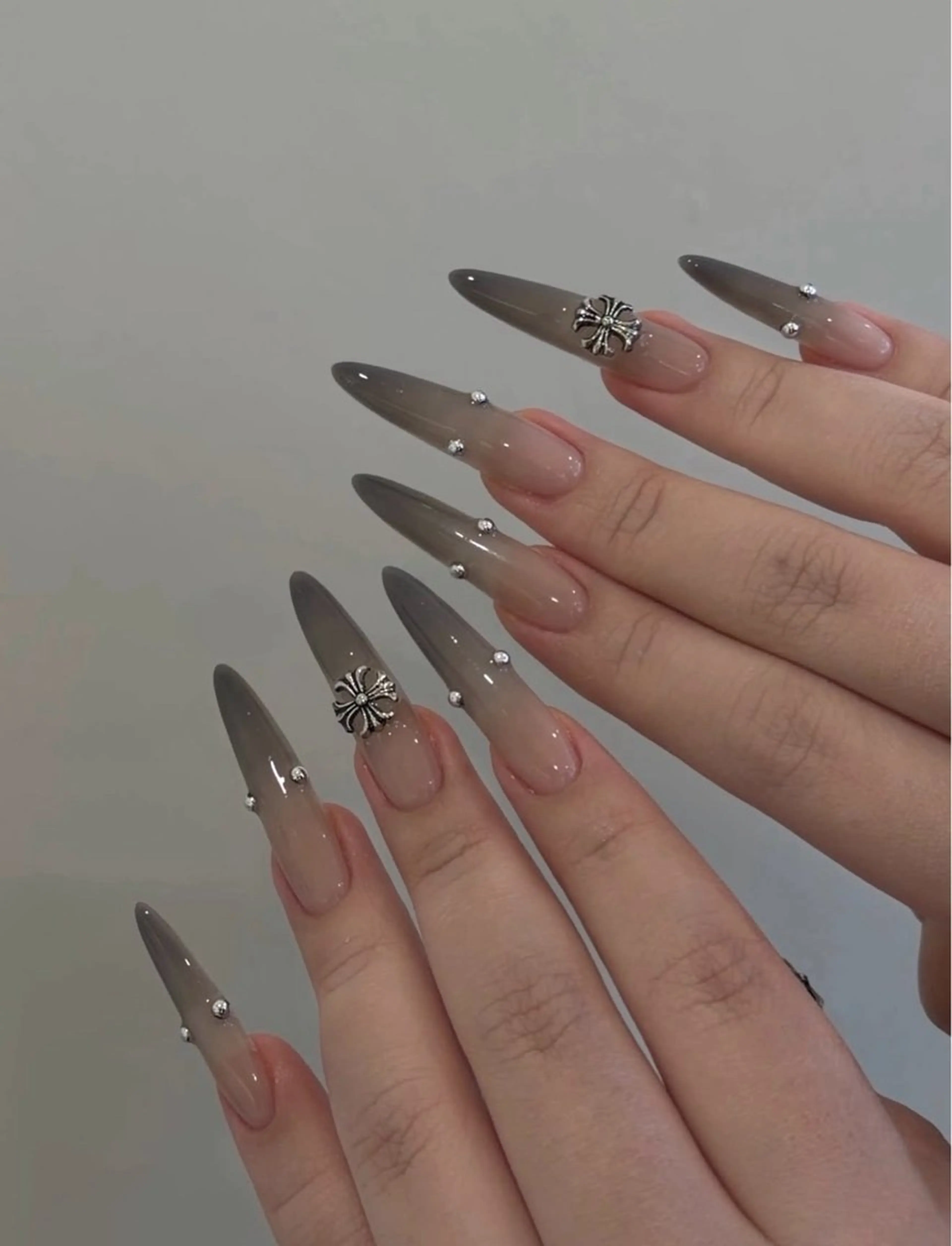 ネイル フラッシュネイル フレンチネイル グラデーション キラキラネイル 韓国ネイル ハンドネイル Lina nail所属・Lunaa 池袋のネイルデザイン