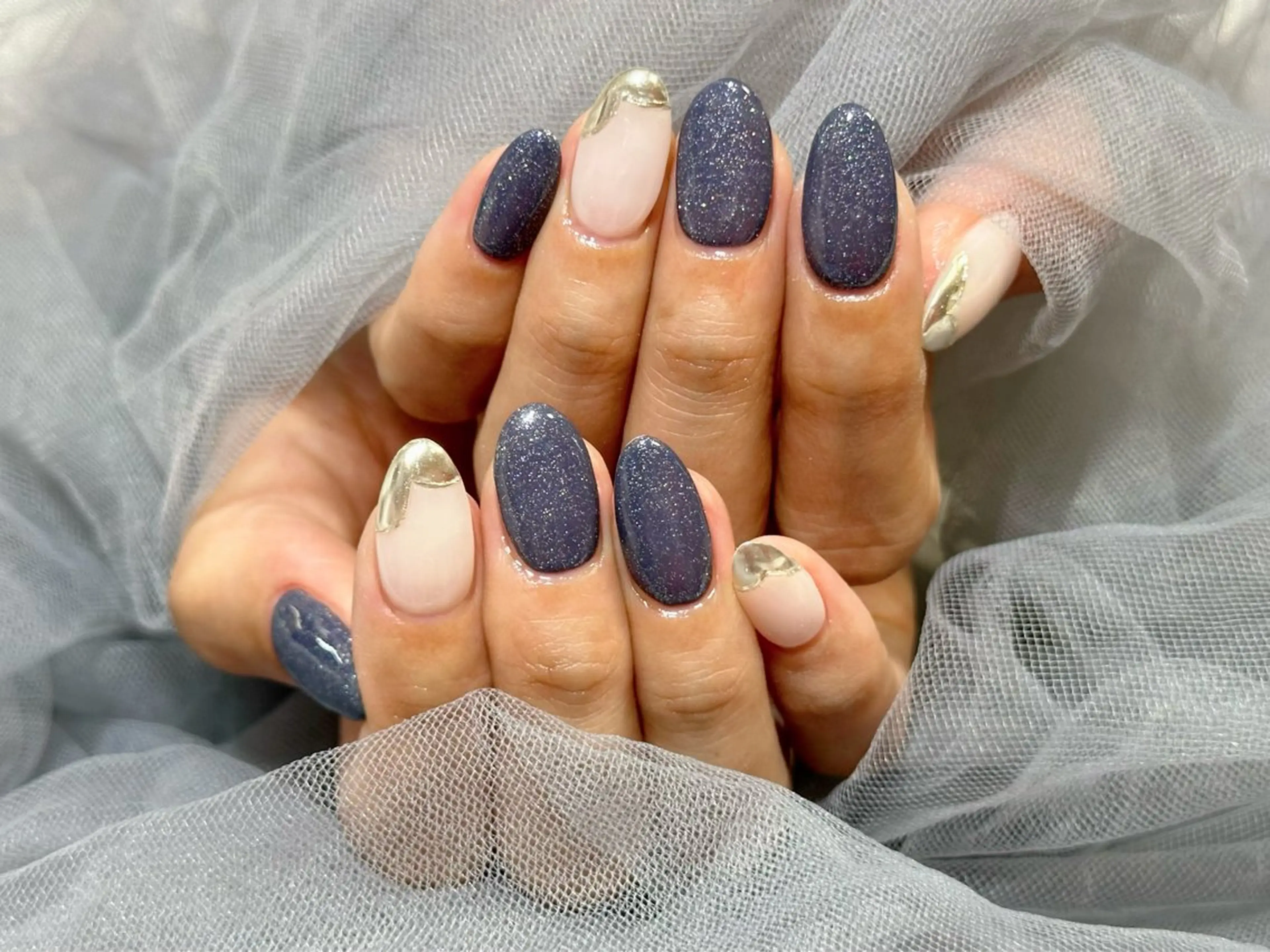 ネイル ラメ(グリッター) ネイビー ホワイト ハンドネイル Nail Salon KURELLYのネイルデザイン