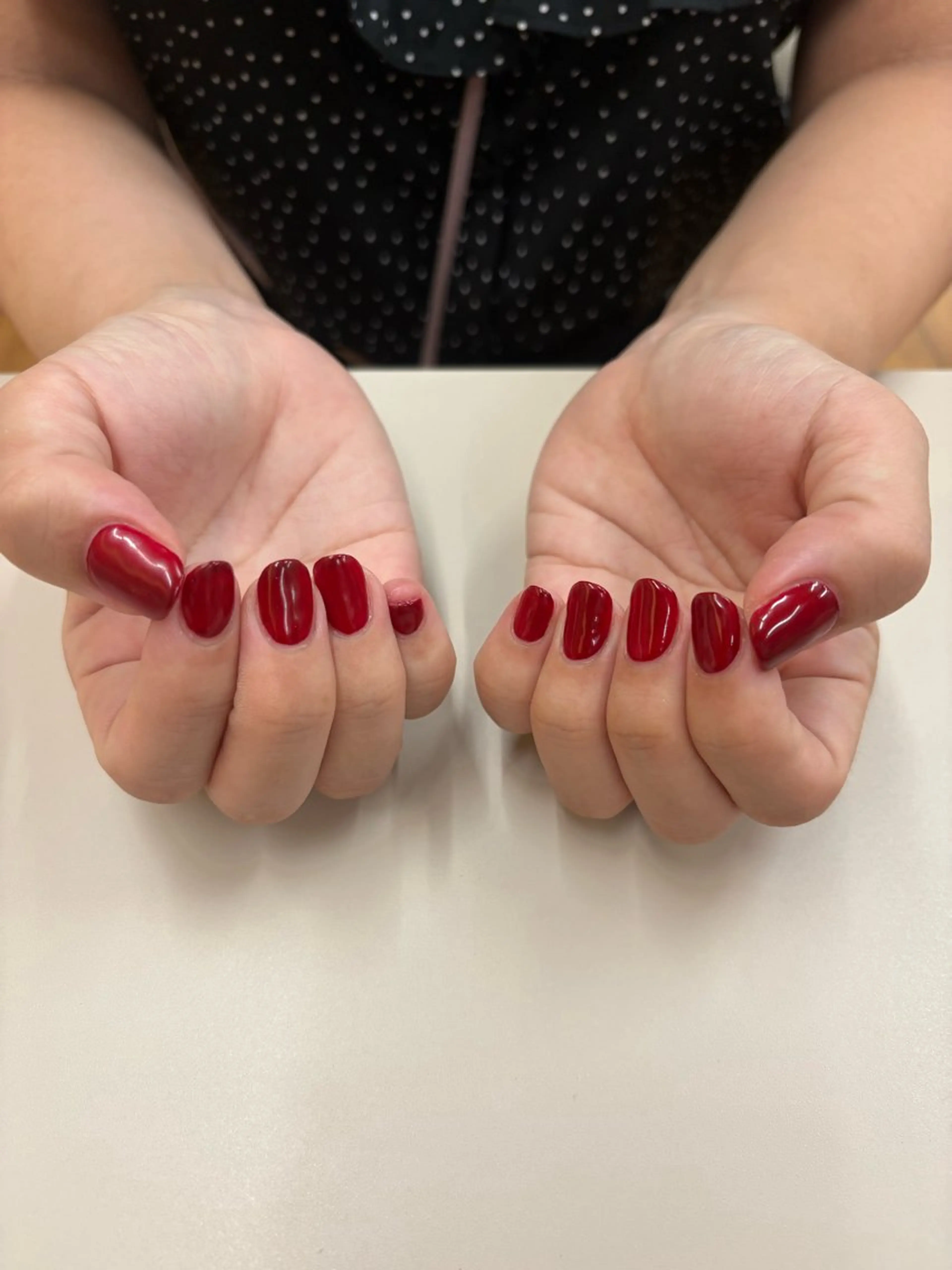 ネイル ワンカラーネイル 赤色 ハンドネイル DEE hisaya erika.Kのネイルデザイン