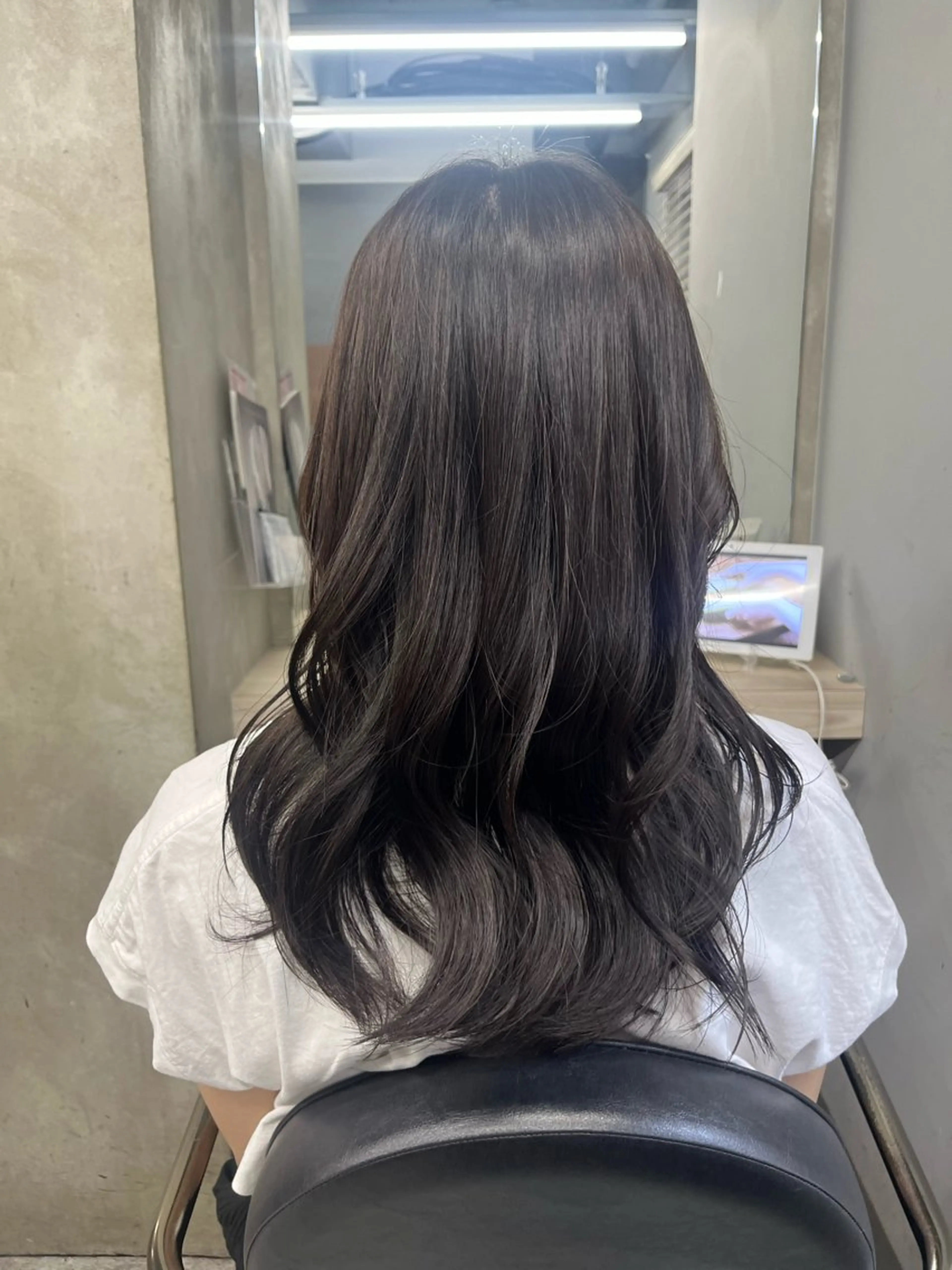 ミディアム カラー ブリーチ グレージュ ブリーチなしカラー カット ヘアカラー ✩.*Aise⟡.· 艶カラー🐈‍⬛🩶のヘアスタイル