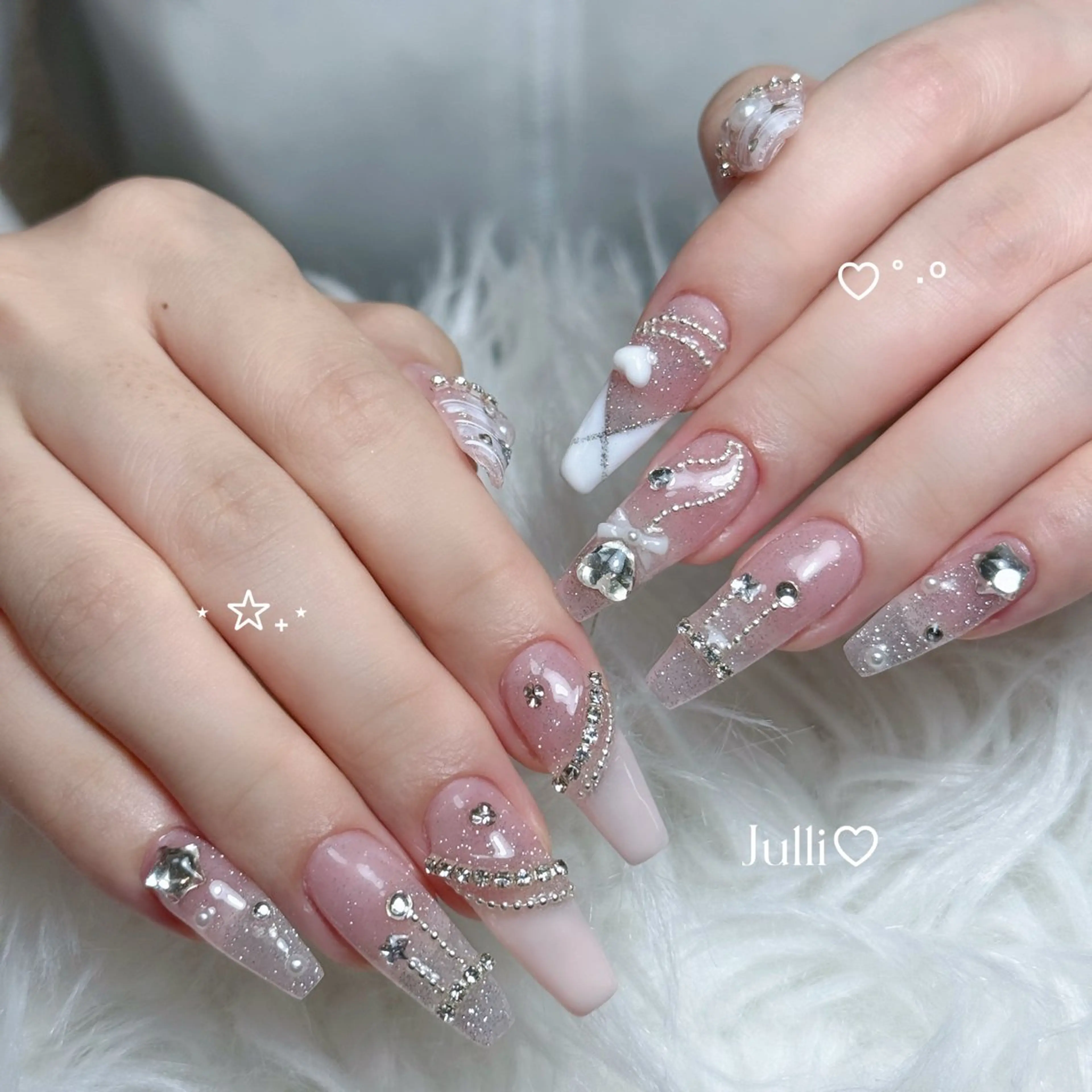 ネイル フレンチネイル ジェルネイル キラキラネイル 韓国ネイル マグネットネイル Julli NailStudioのネイルデザイン