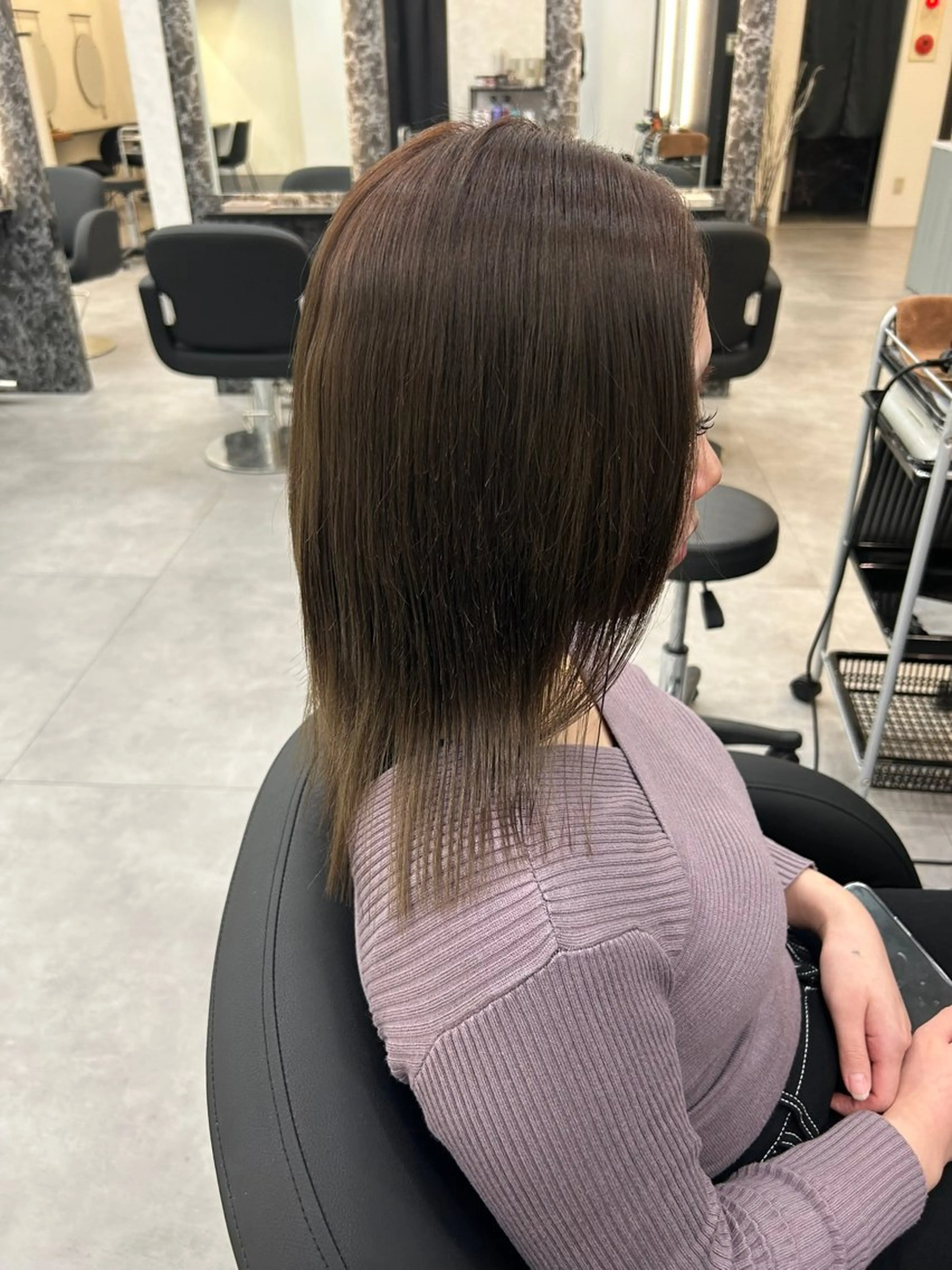 ミディアム 善財 康葵のヘアスタイル