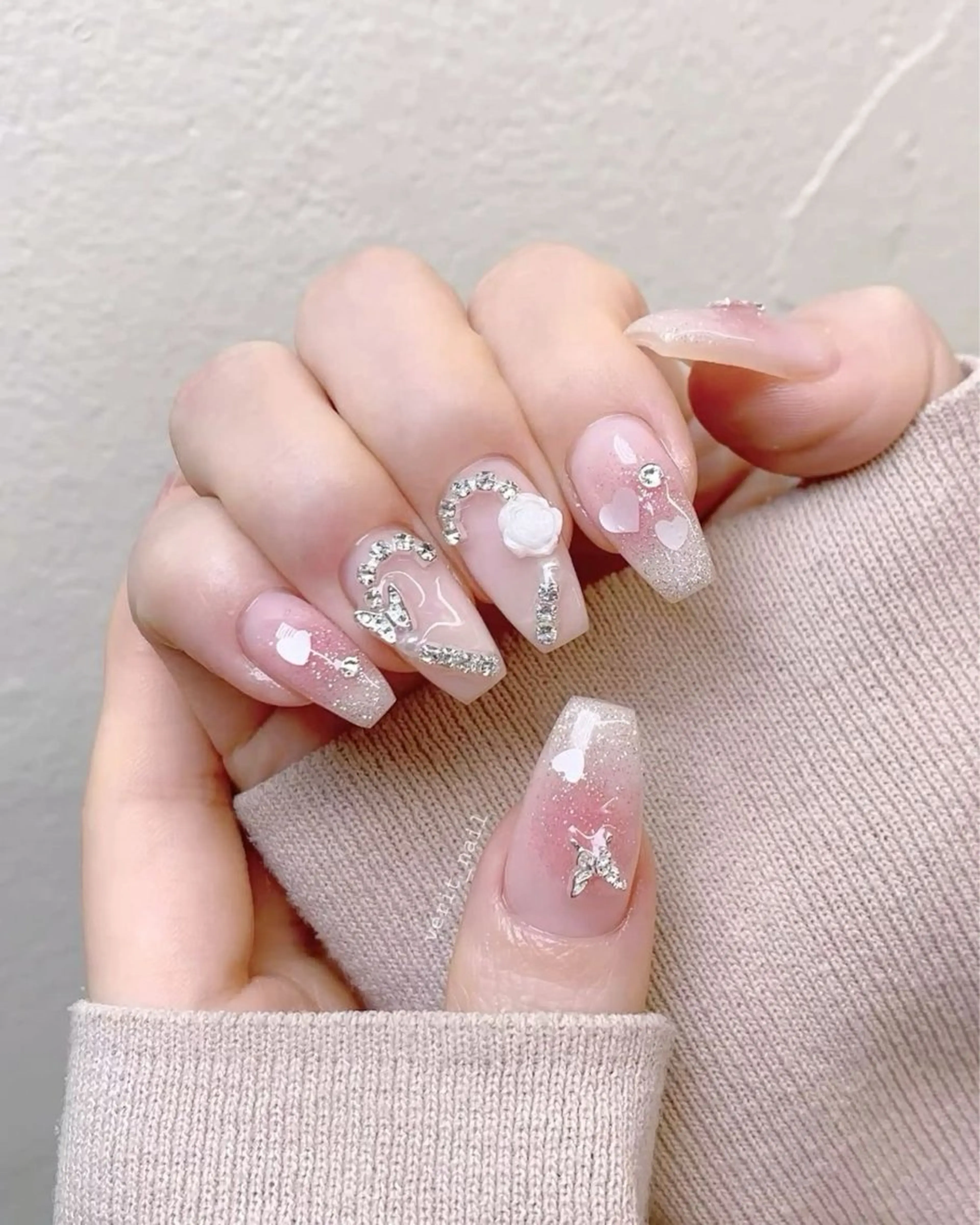 カラー グラデーションカラー ピンクカラー ハンドネイル AIN Nailのネイルデザイン